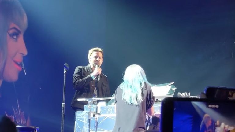 Lady Gaga ja Bradley Cooper kandmas jaanuaris 2019 Las Vegases toimunud kontserdil ette pala «Shallow» filmist «A Star Is Born»
