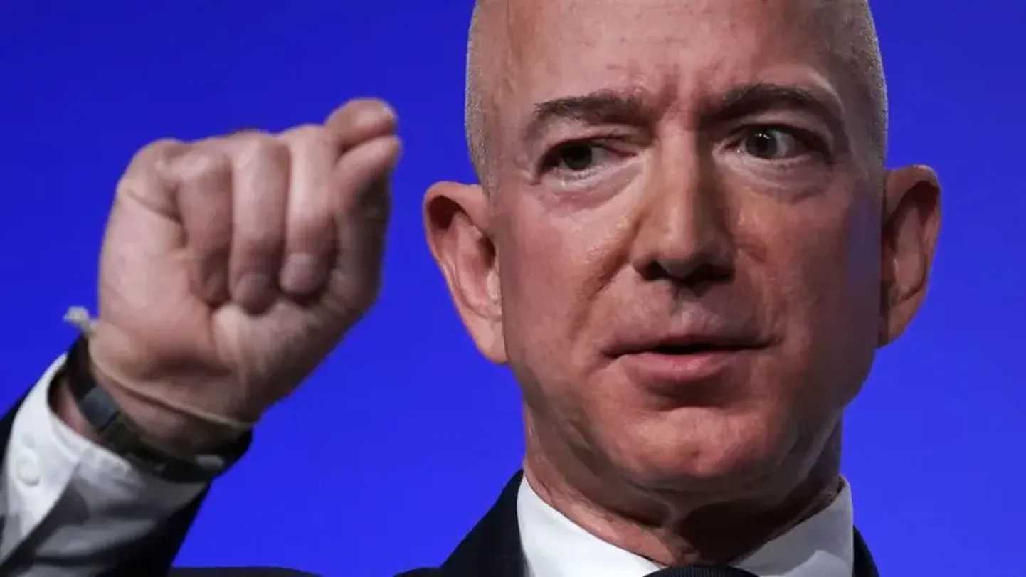 Основатель Amazon Джефф Безос - один из самых богатых и влиятельных людей в мире.