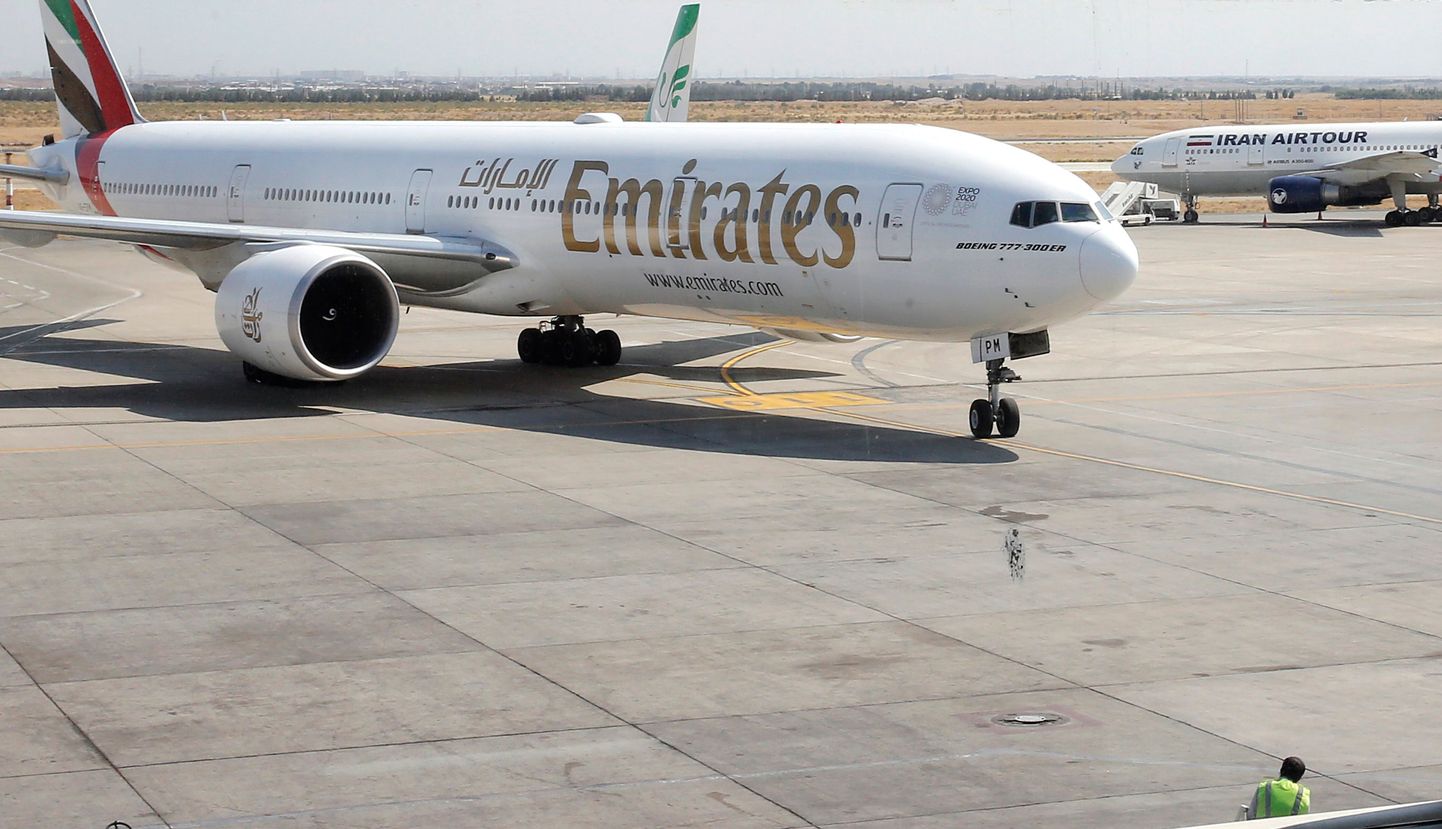 Emirates on Boeing 777 lennukitüübi suurkasutajaid. Sõltuvalt konfiguratsioonist võib lennukis olla näiteks 304 turistiklassi reisijat, 42 äriklassi kundet ja 8 sviitides reisivat esimese klassi klienti.