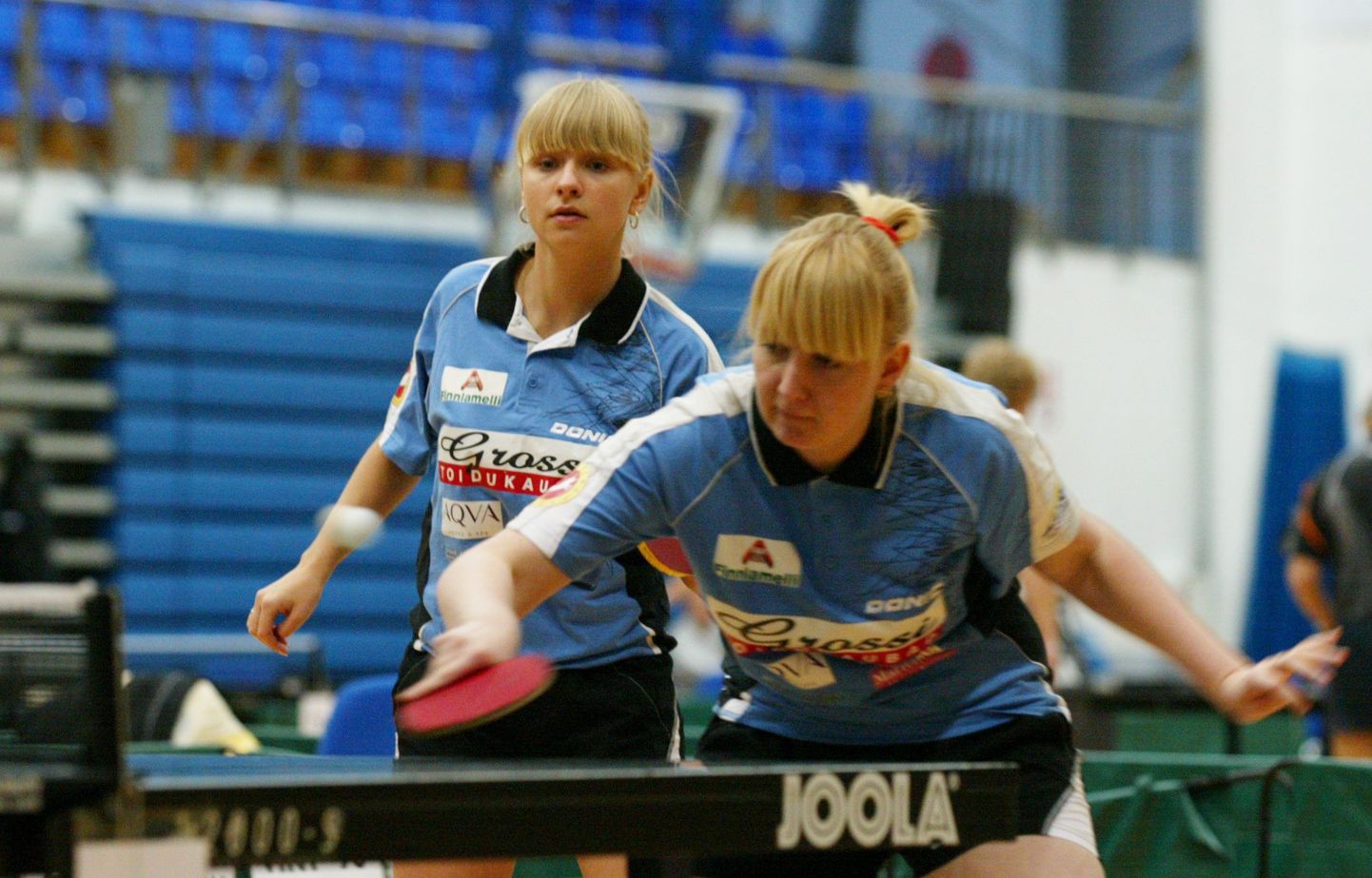 Spordiklubi Pinx/Finnlamelli naiskonna mängijad Kristiina Shevtsova (vasakul) ja Alexandra Issajeva paarismänguheitluses