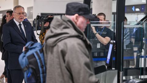 EU border system switch-offs cause airport chaos