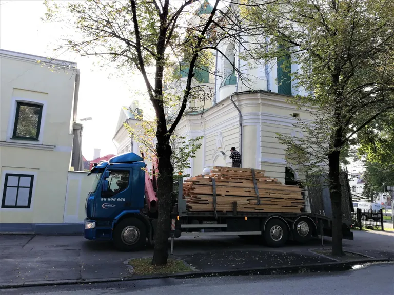 Puittellingud on koorma peal ja valmis töötandrilt lahkuma.