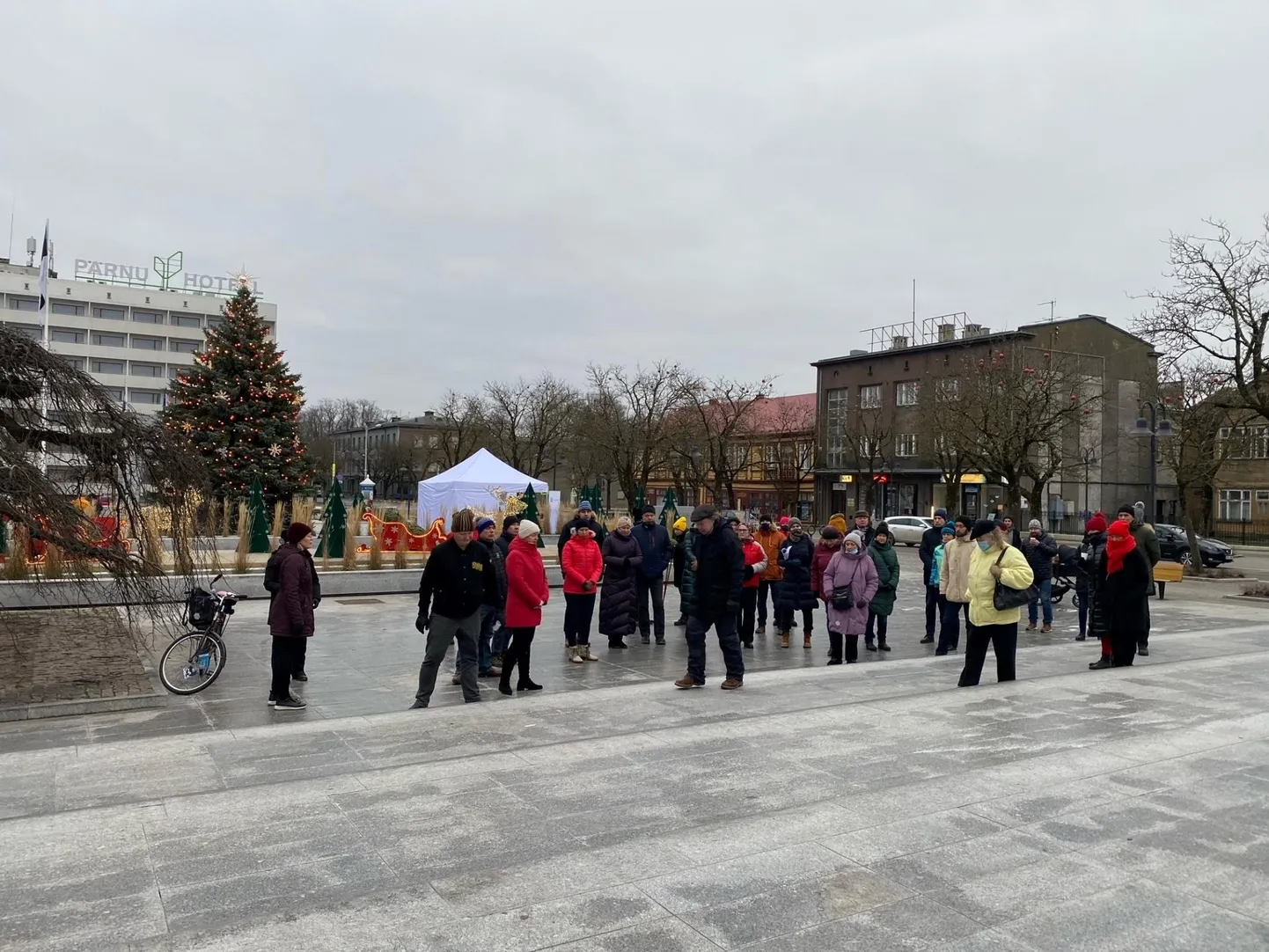 Iseseisvuse väljakul arutleti Pärnu vanalinna muinsuskaitseala teemade üle.