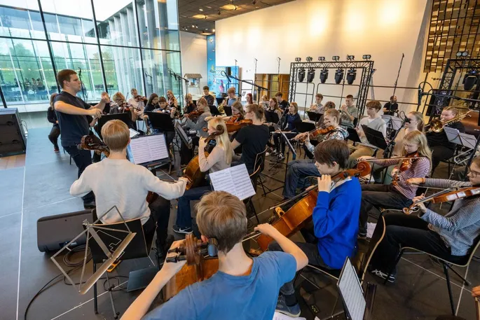 Katta sikli qora odam rus ayolini sikadi