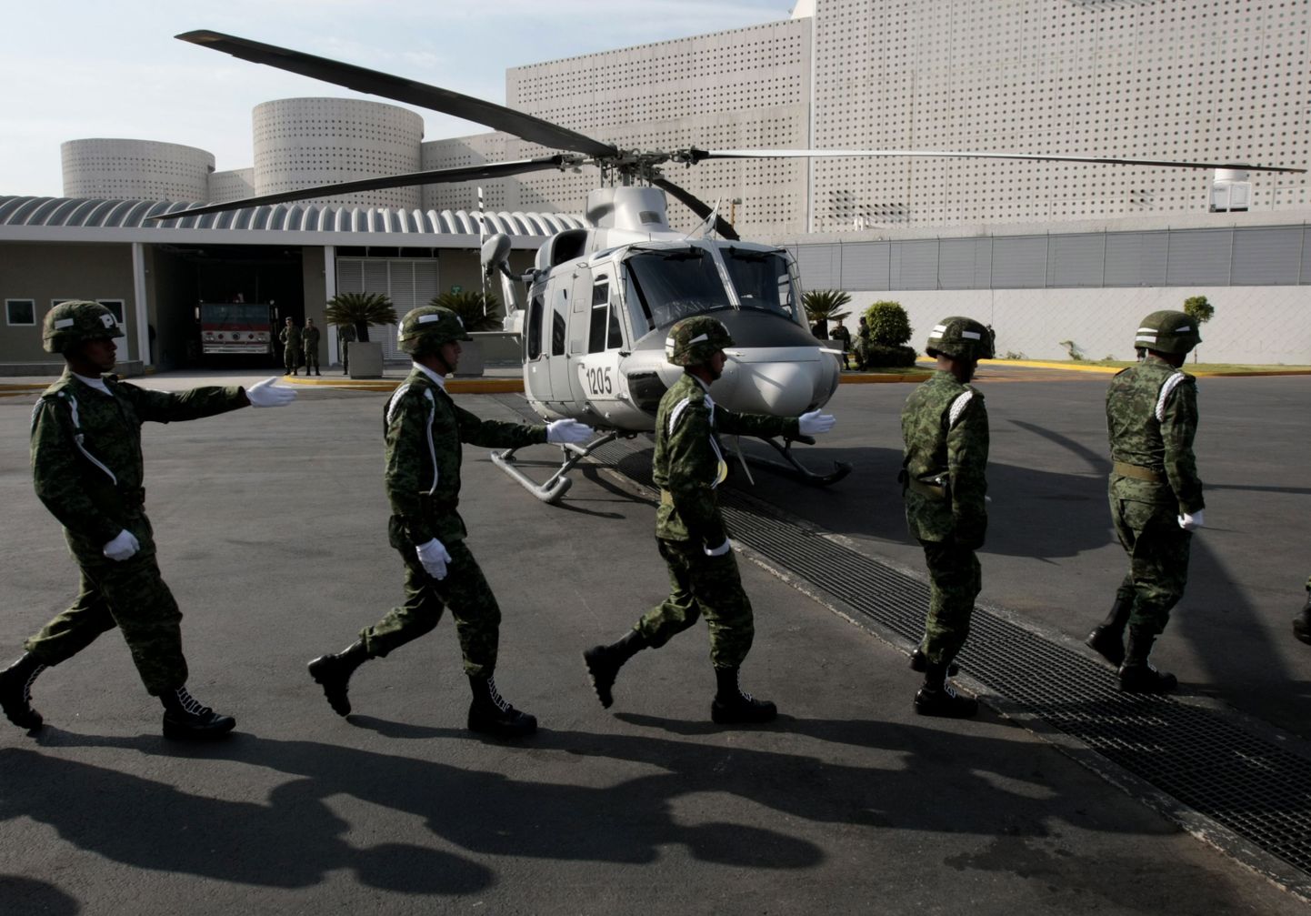 Bell 412 seismas Mehhiko sõjaväebaasis.