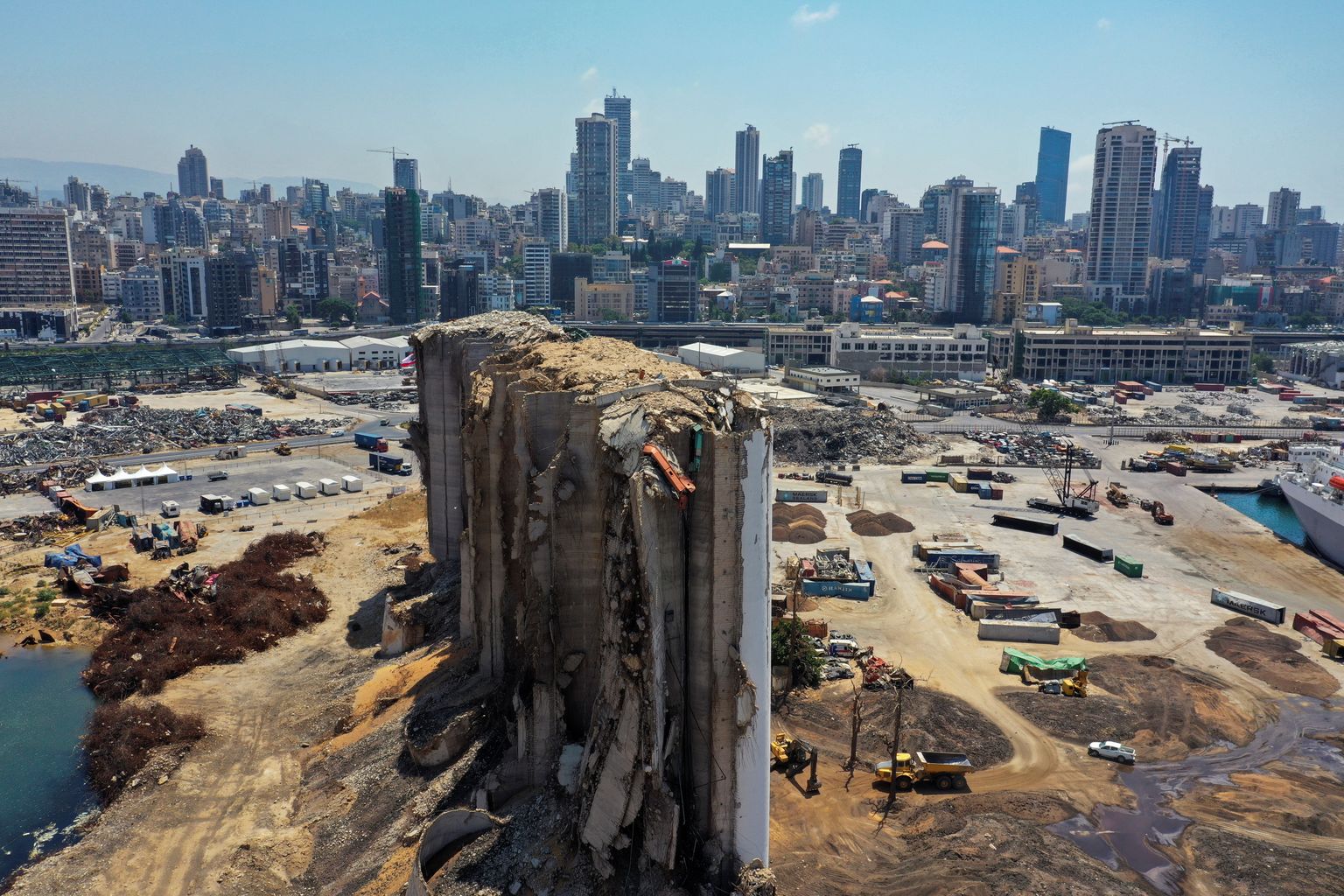 Liibanoni Beiruti sadamat raputas 4. augustil 2020 võimas plahvatus. Beiruti sadam nüüd. Foto on tehtud 2. augustil 2021
