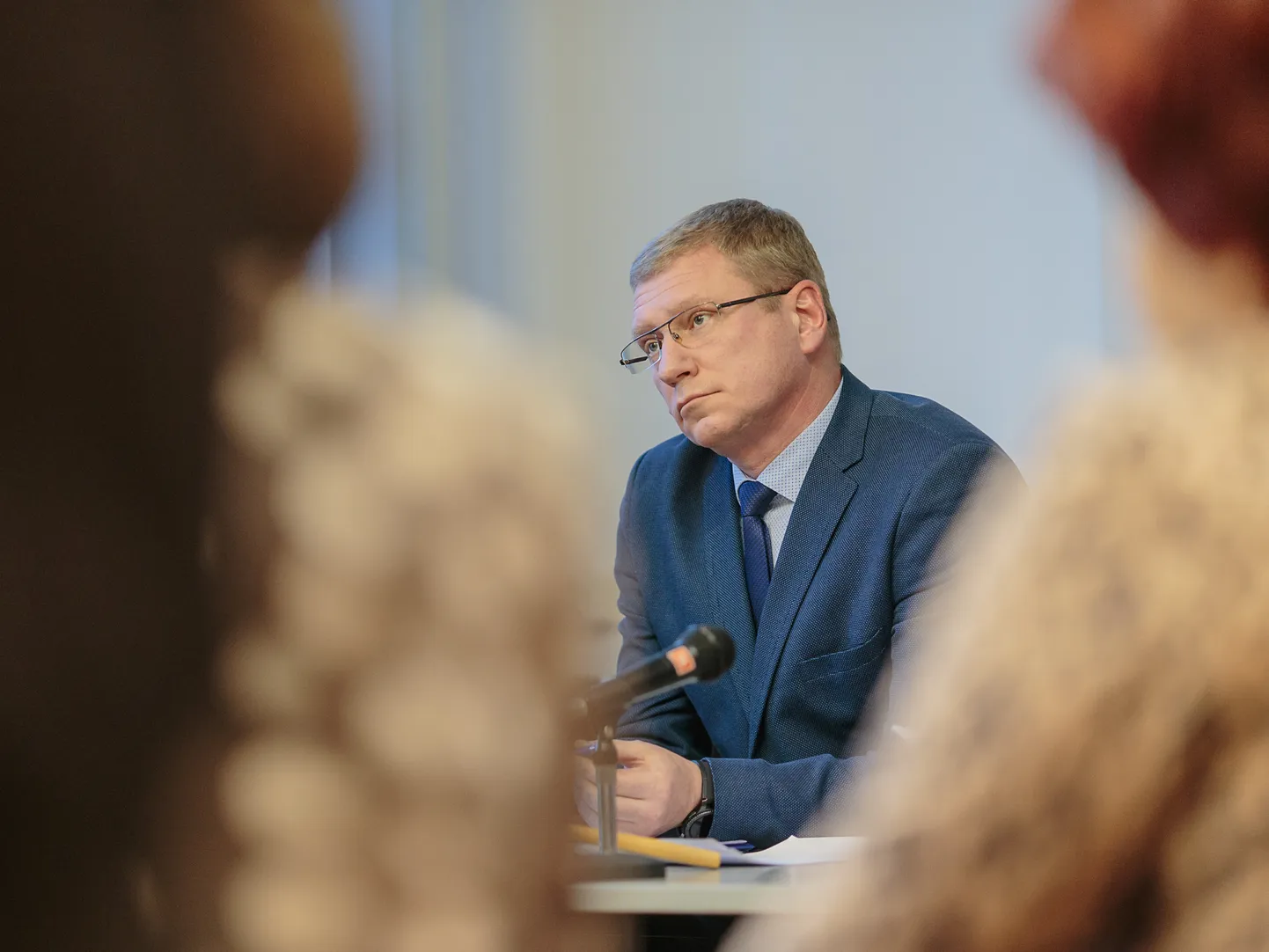 Juristina töötav Narva volikogu esimees Aleksandr Jefimov jäi kelmuses süüdi ning on sunnitud ametist taanduma. ILJA SMIRNOV