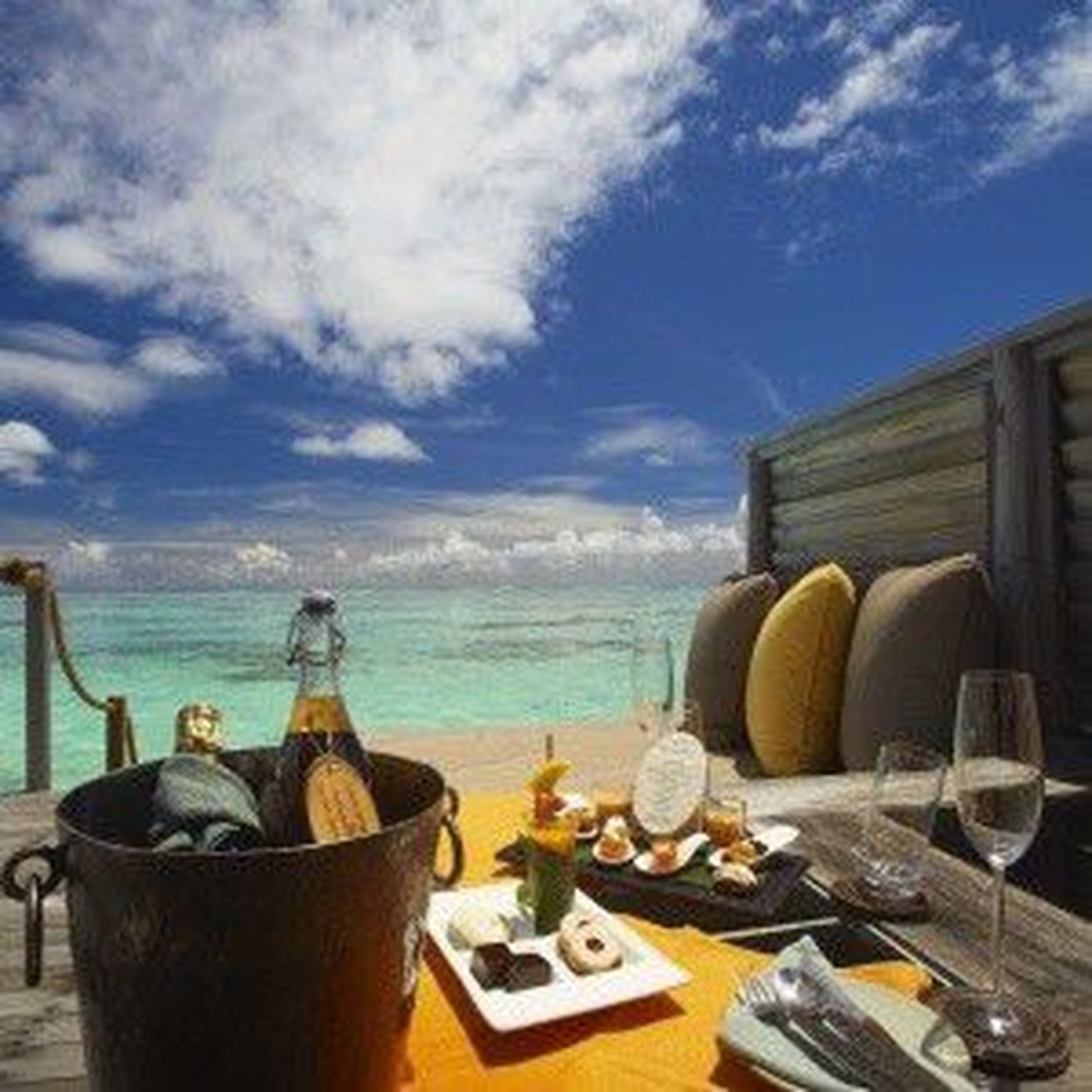 TripAdvisori poolt parimaks kuulutatud hotell Gili Lankanfushi Maldives.