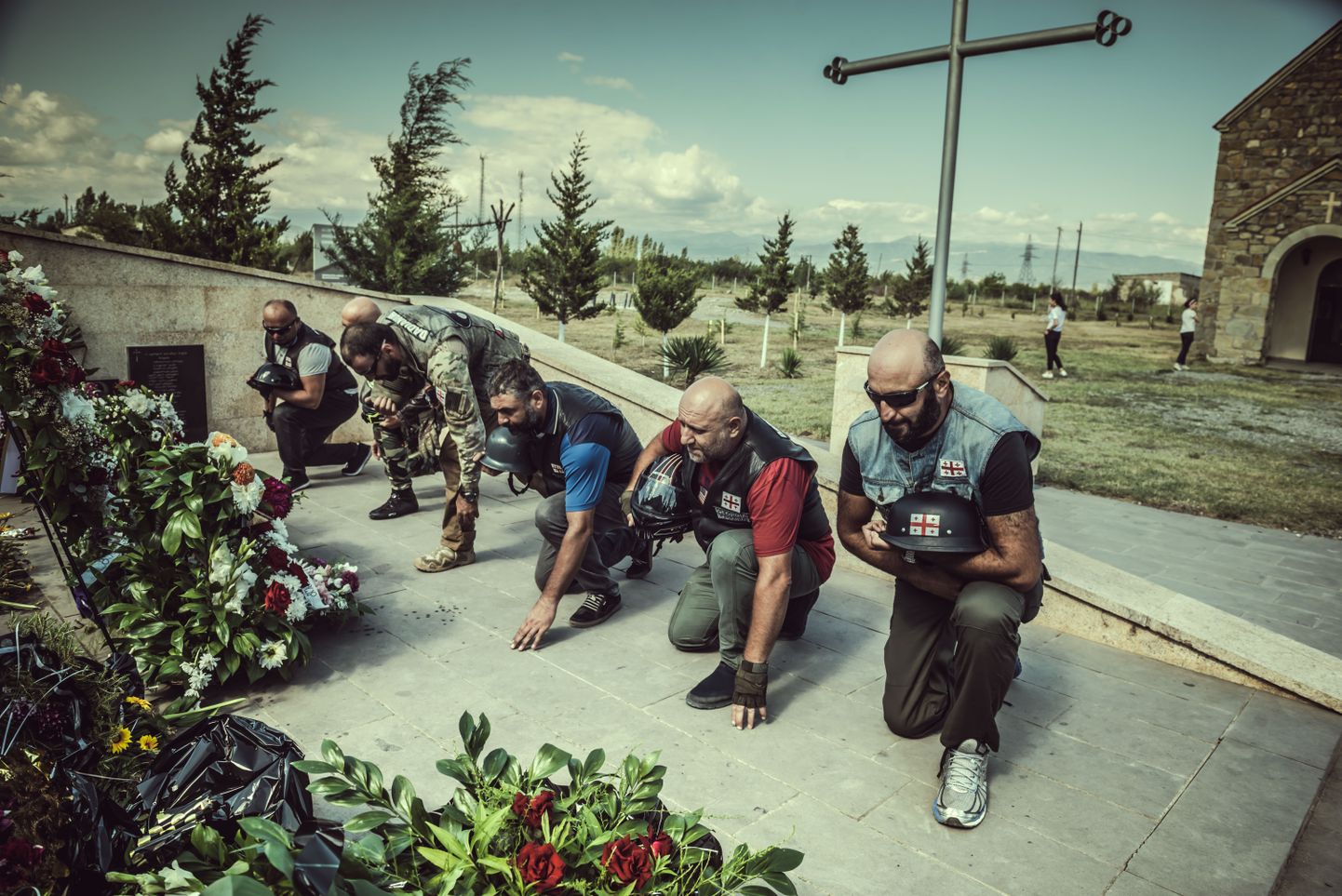 Rokeri kritušo Gruzijas karavīru memoriālā