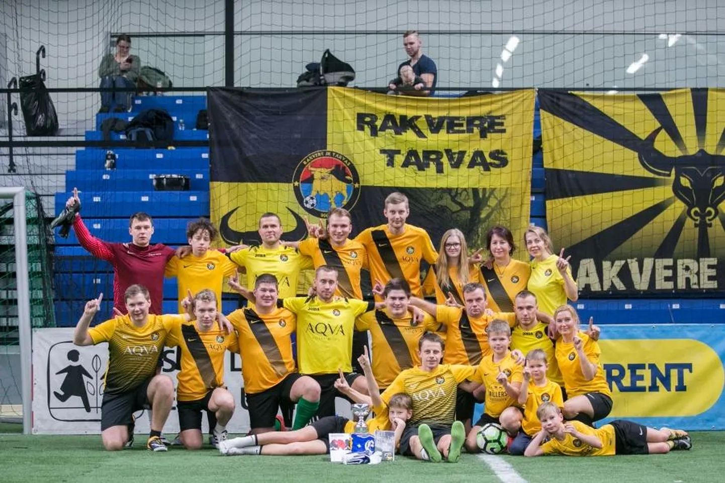 EJL-i aastalõputurniiri võidukas Rakvere Pullide võistkond.