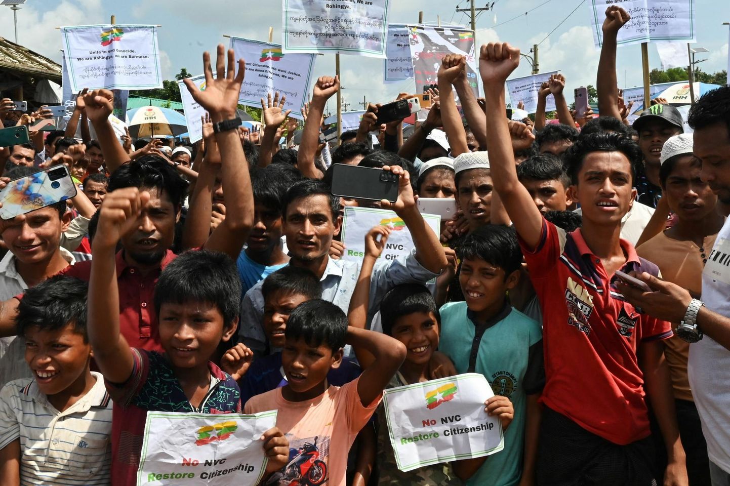 Rohingjadest põgenikud genotsiidi mälestuspäeval Myanmaris 25. augustil.