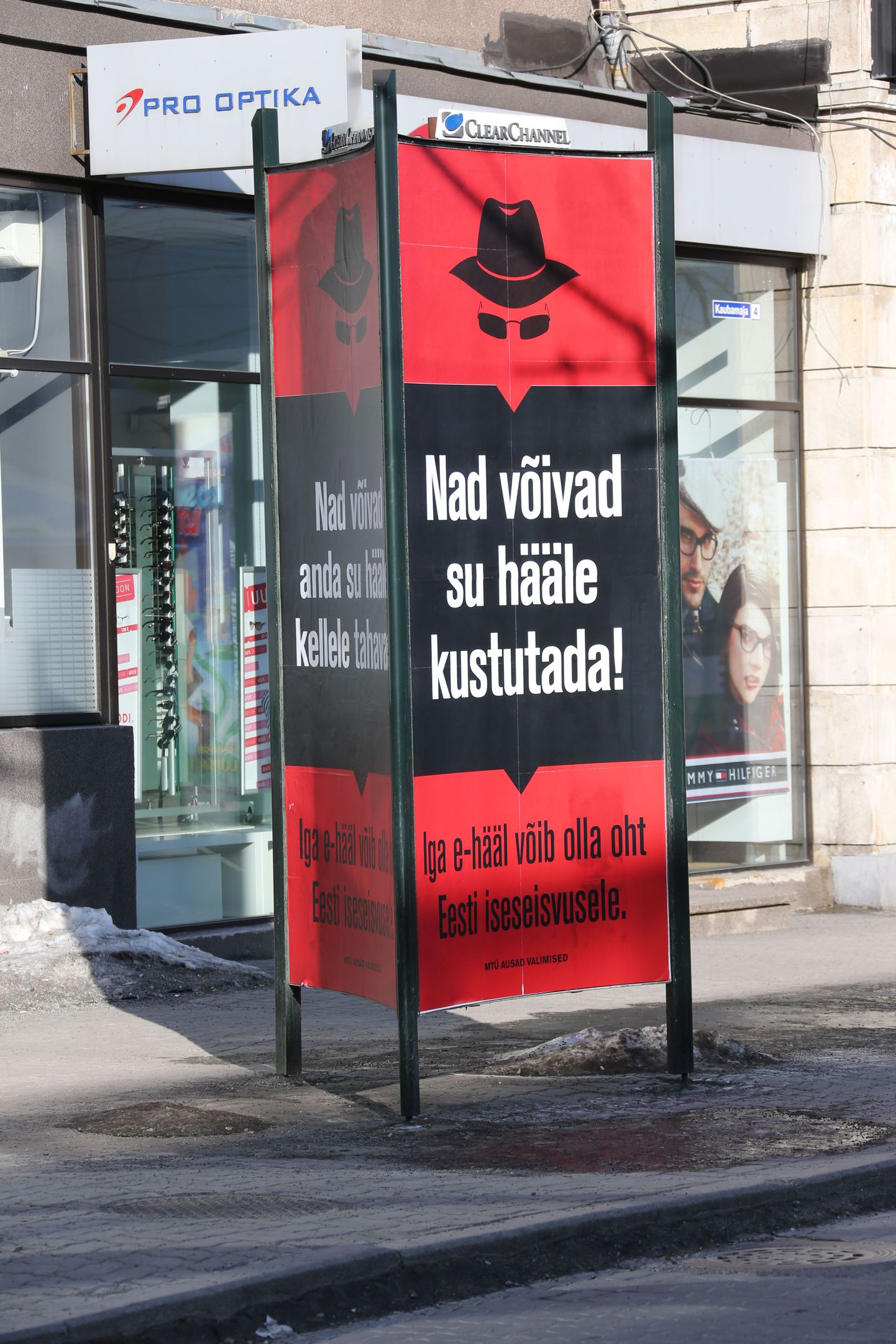 Плакаты в Таллинне.