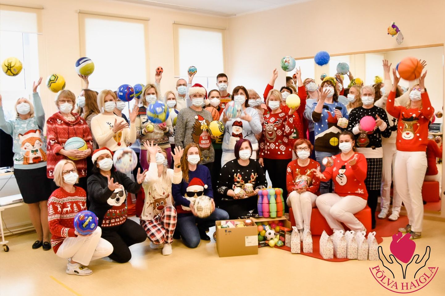 Põlva haigla töötajad eilsel jõulukampsuni päeval.