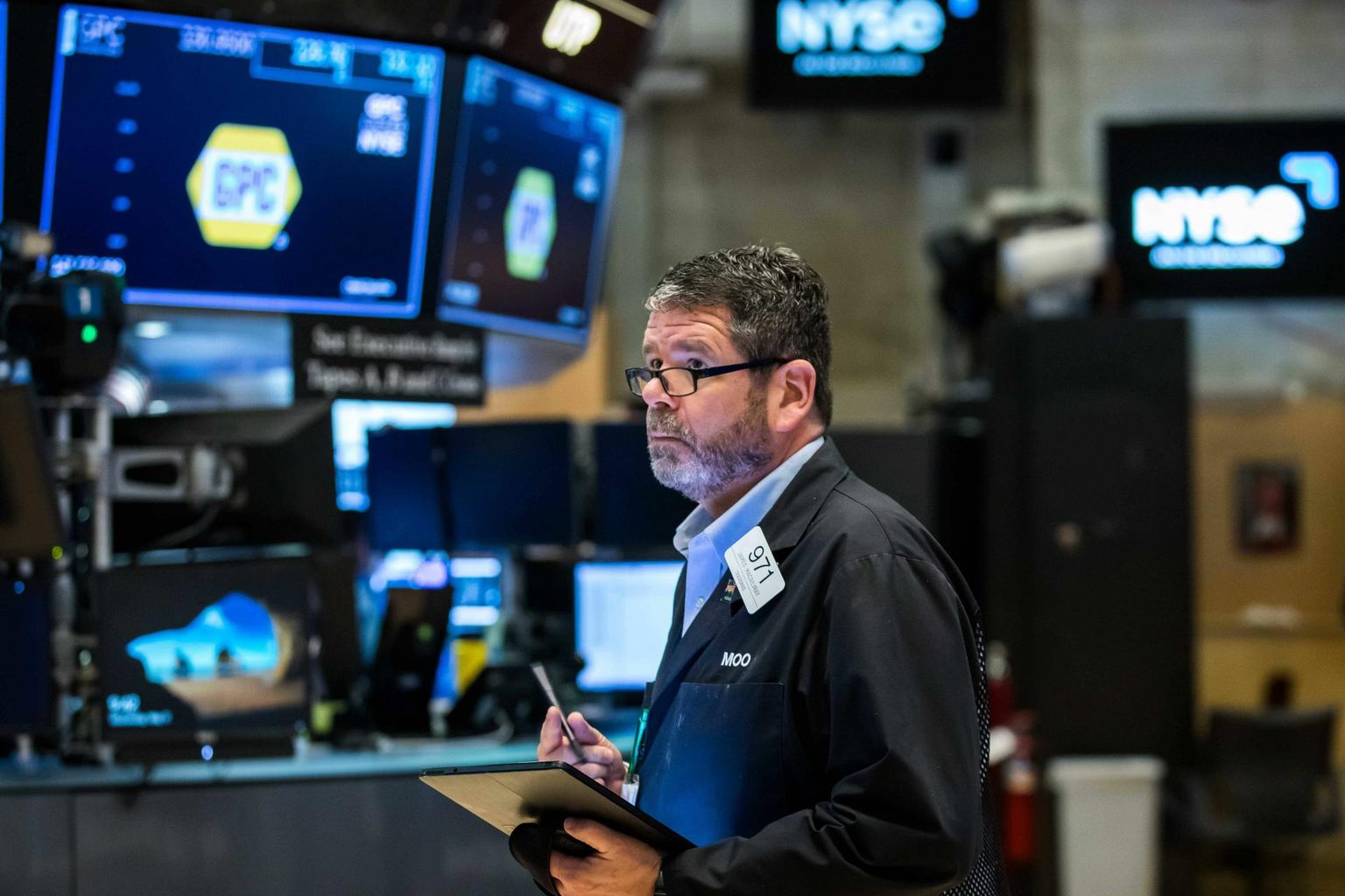 Mõtlik aktsiakaupleja New Yorgi börsil.