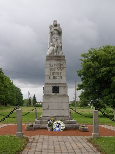 Люганузеский памятник в честь Освободительной войны установили 30 лет назад в третий раз. Два предыдущих памятника были уничтожены.
