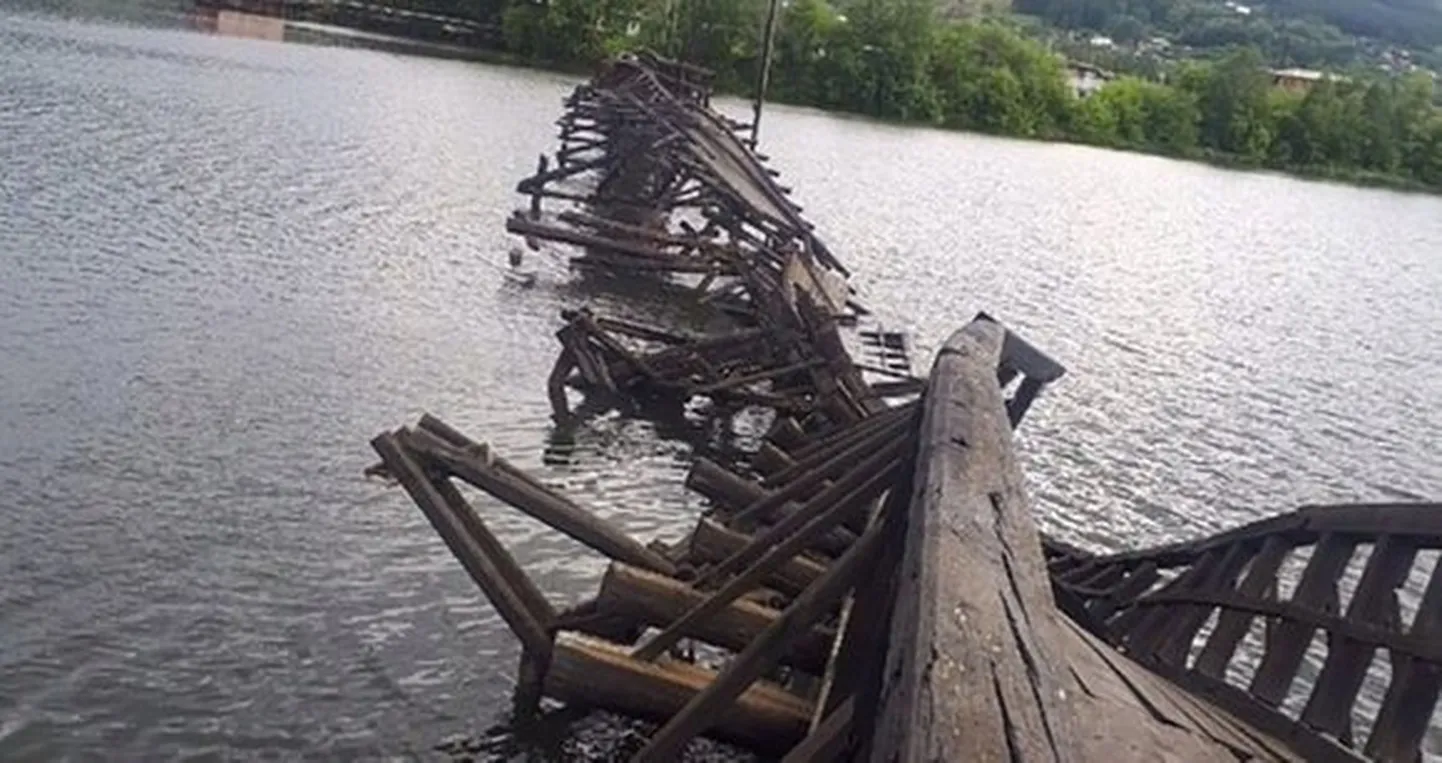 В Белорецке обрушился некогда самый длинный в стране деревянный мост.