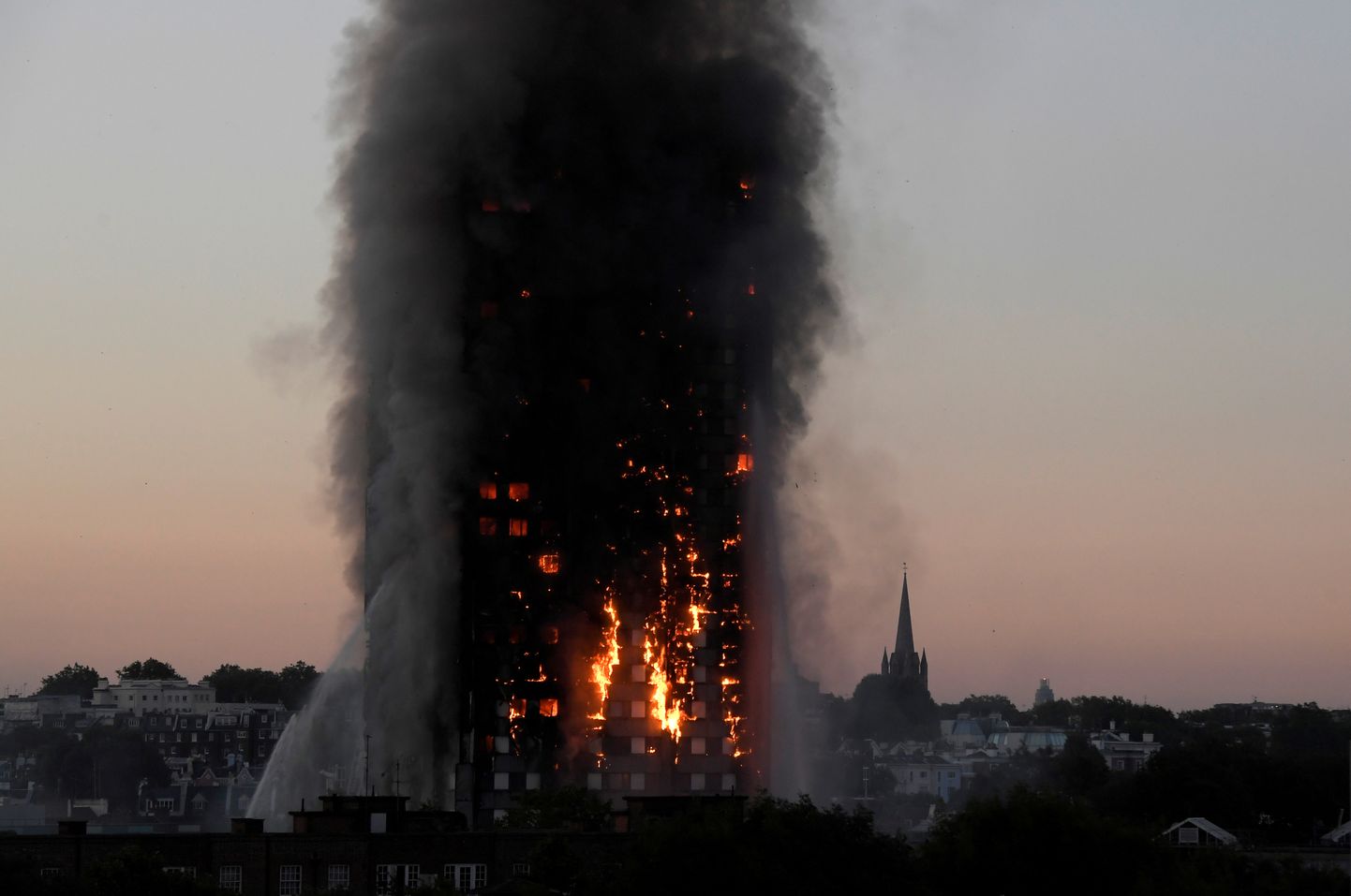 Пожар в лондонской многоэтажке Гренфелл-тауэр.