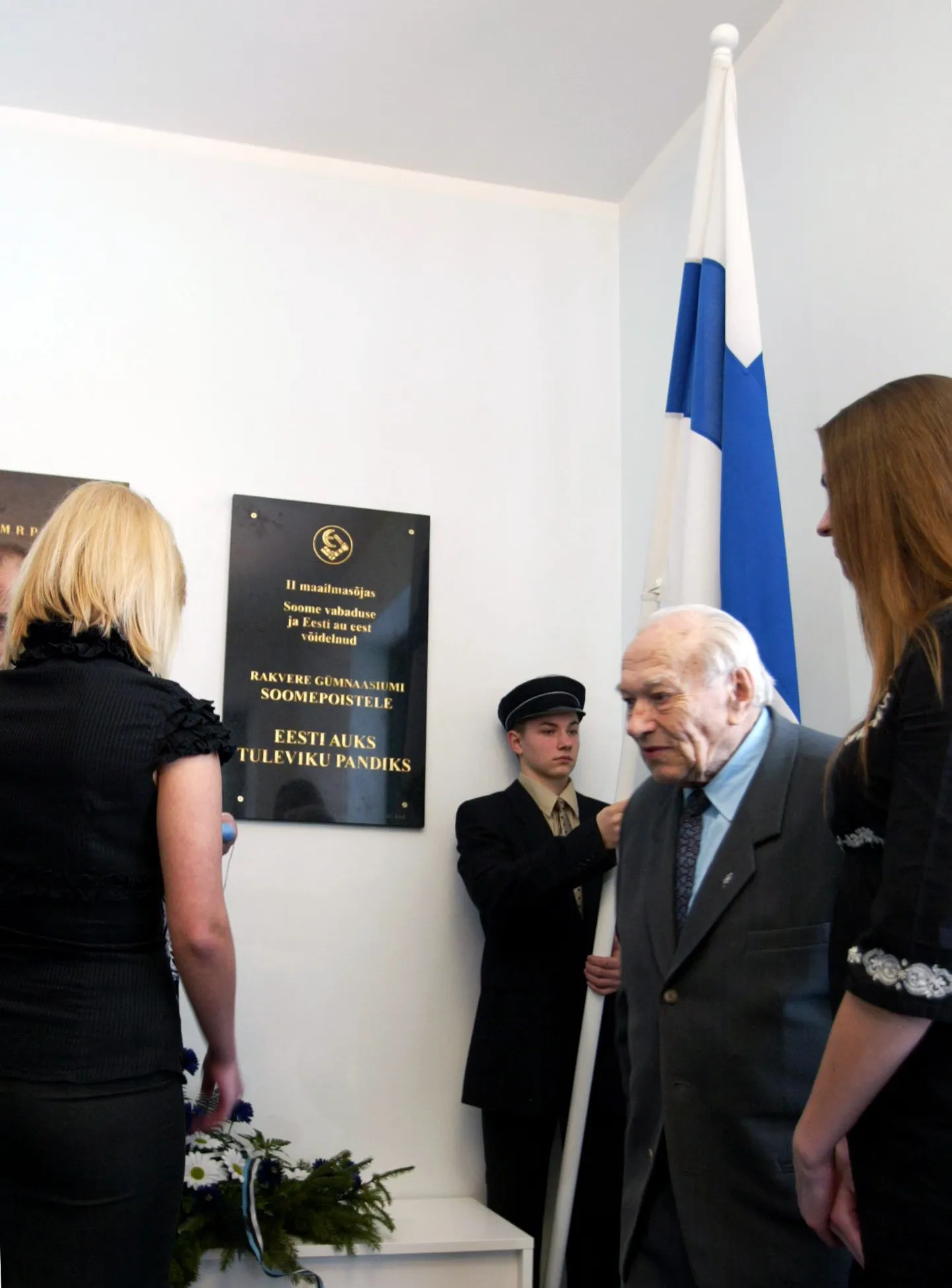 Tahvli avamisel kõneles ka Rakvere gümnaasiumi soomepoiss, riigikohtu õigusnõunik Heinrich Schnei­der.