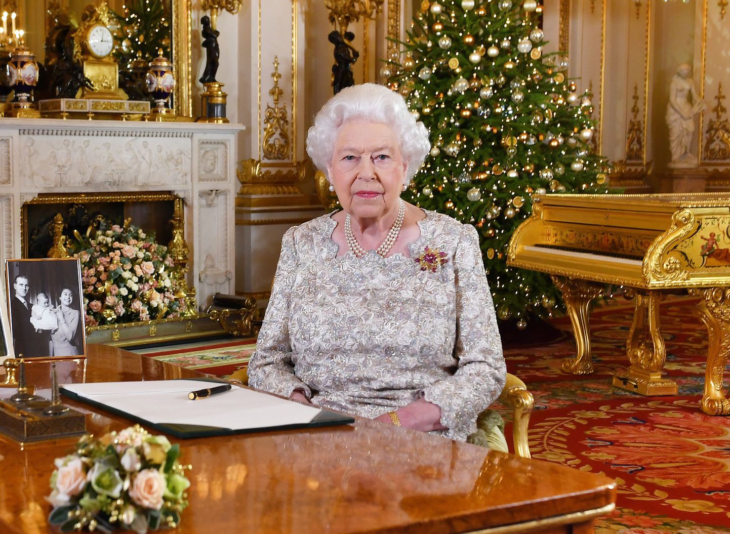 Suurbritannia kuninganna Elizabeth II pühadetervitus Buckinghami paleest.