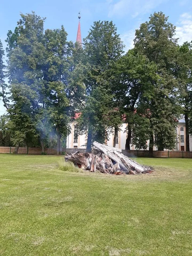 Räpinas põletati jaanilõke enneaegselt