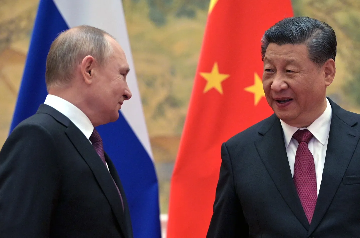 Krievijas prezidents Vladimirs Putins un Ķīnas prezidents Sji Dzjiņpins.