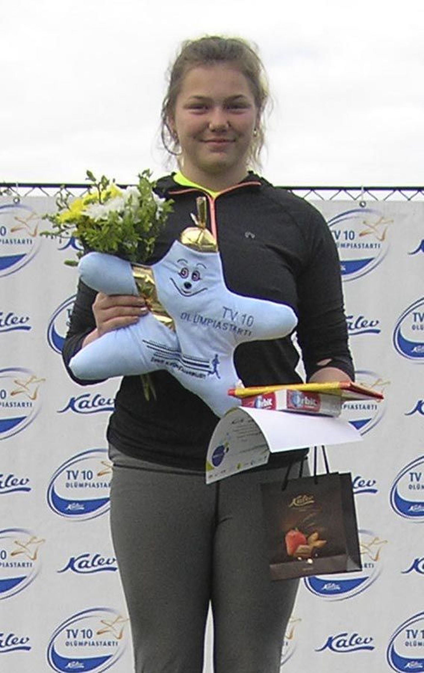Viljandi Paalalinna kooli õpilane Kelly Heinpõld tegi võistlussarja «TV 10 olümpiastarti» tütarlaste kõigi aegade kettaheiterekordi.