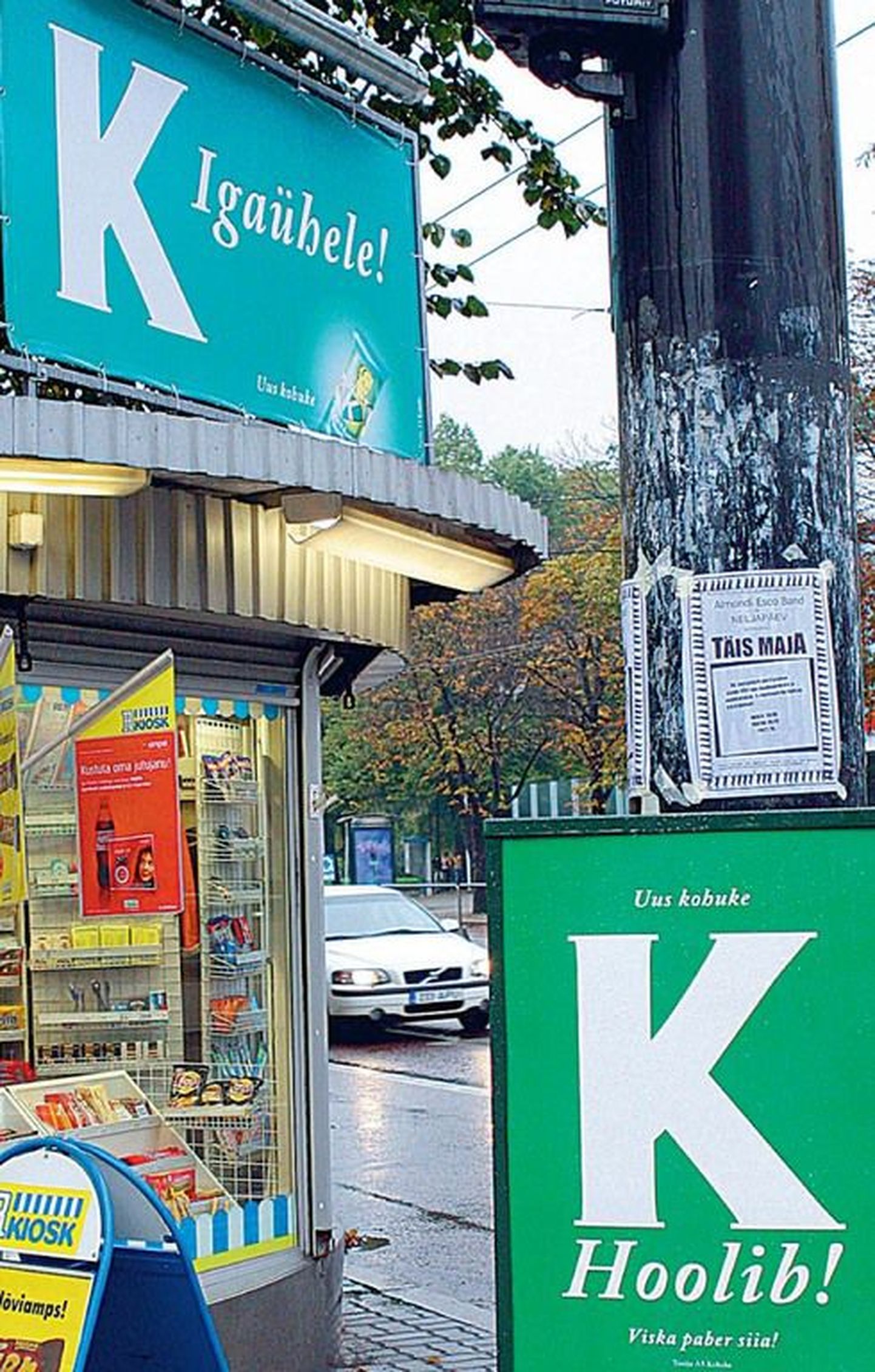 Tallinnas on massiliselt üleval rohelisi reklaame, millel suur K-täht ning mis esmapilgul meenutavad justkui Keskerakonna valimisplakateid.