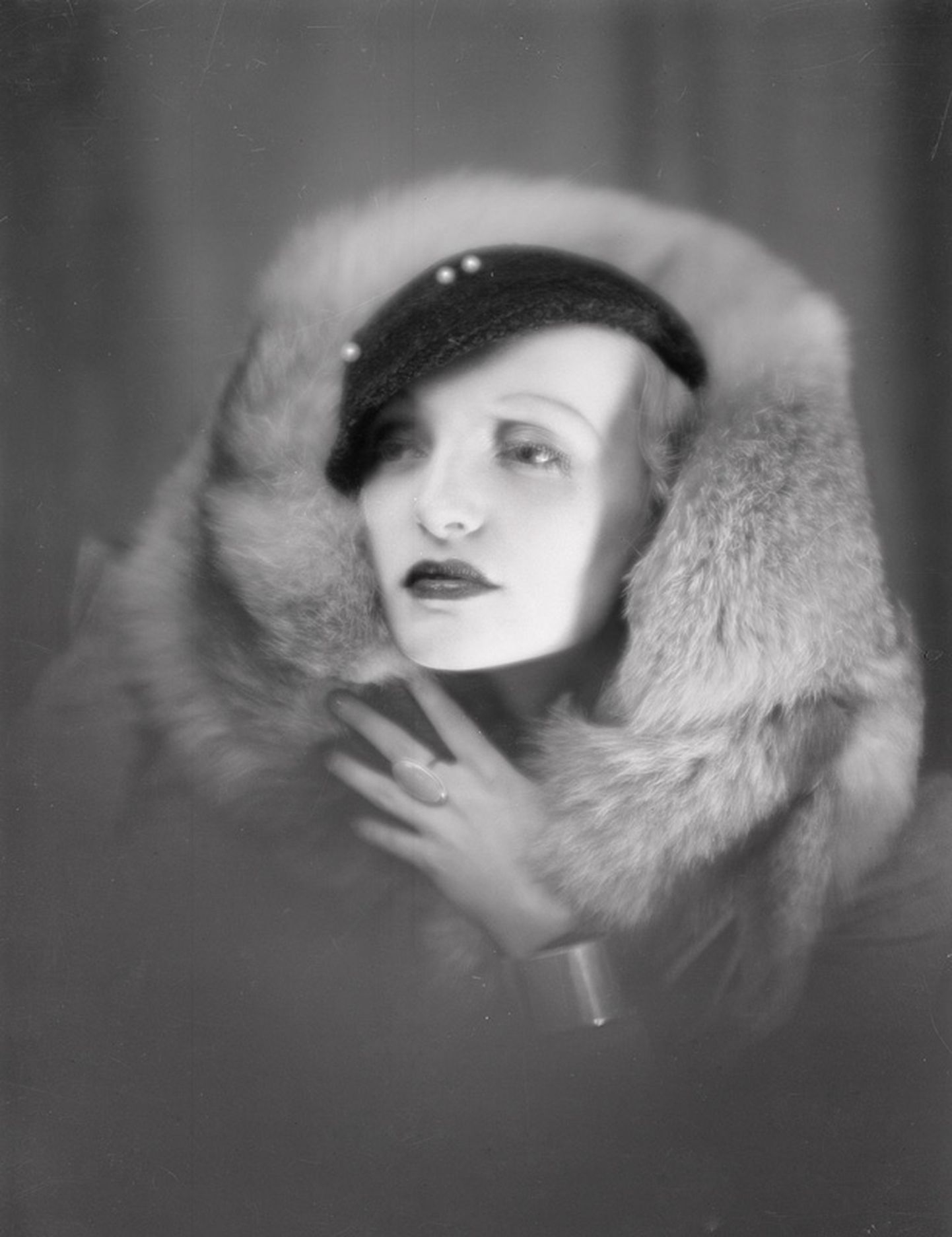 Signe Pinna, portree, ca 1935, ETMM _ 4868 Fk 4764/kl, Eesti Teatri- ja Muusikamuuseum,
