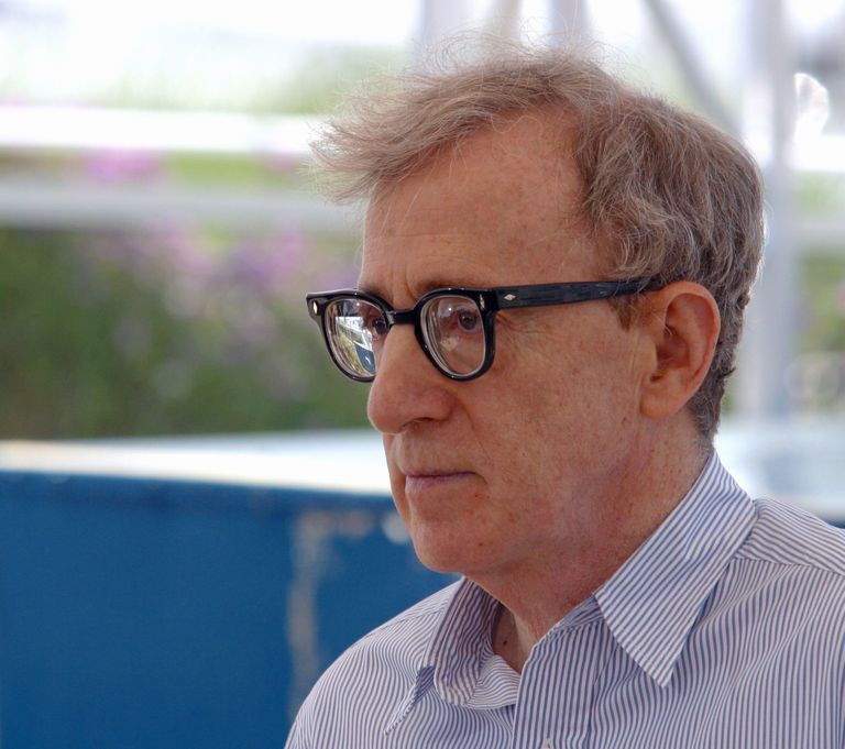 Woody Alleni puhul viitab AS-ile tema kummalised manneerid ja eksentrilisus.