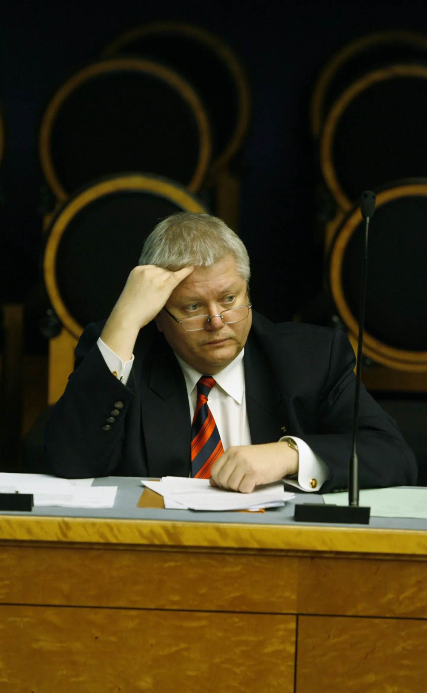 Justiitsminister Rein Langi sõnul võttis parlament aastate eest ise liiga palju võimu valitsuselt ära ja peab nüüd palju seadusi vorpima.