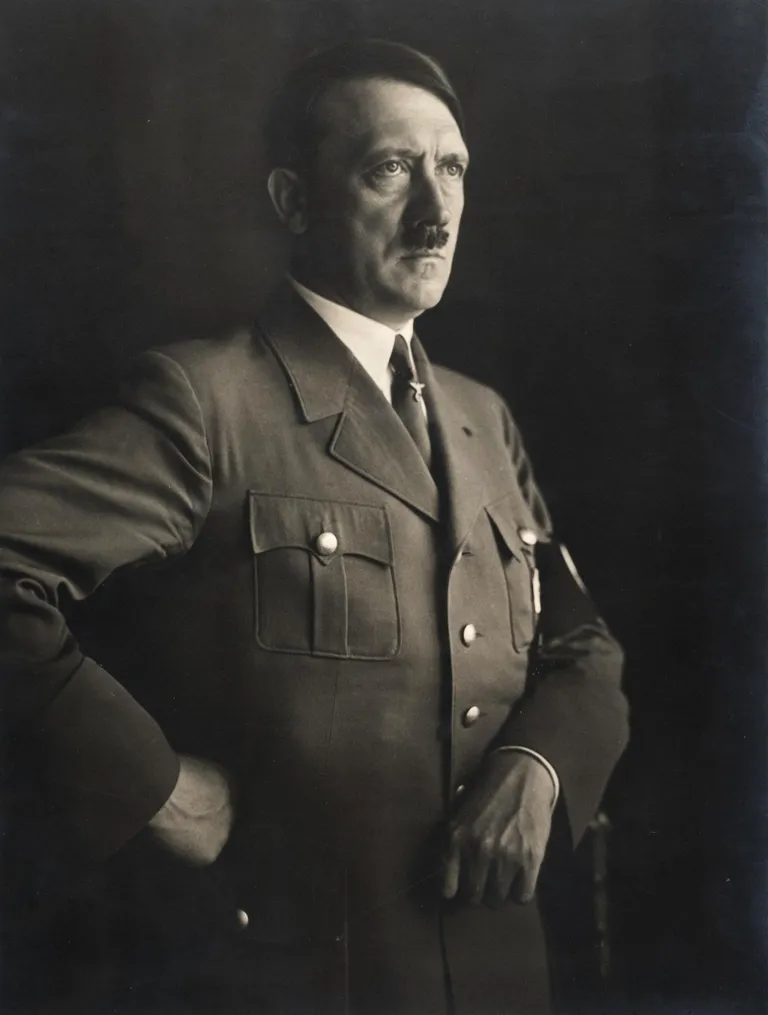Saksamaa diktaator Adolf Hitler (1889–1945) dateerimata fotol