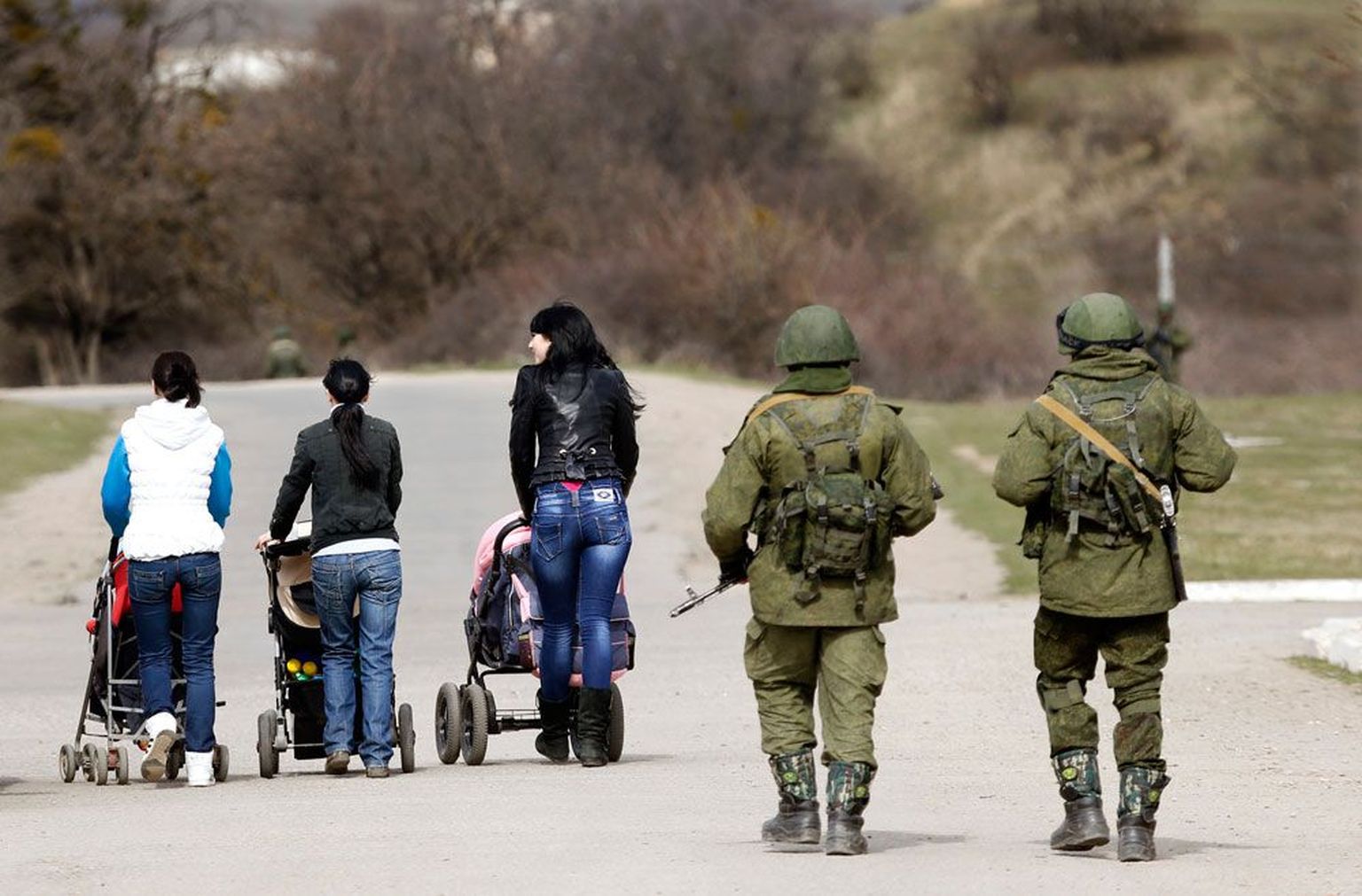 Krimm 2014. aasta 14. märtsil – noored emad ja «rohelised ­mehikesed».