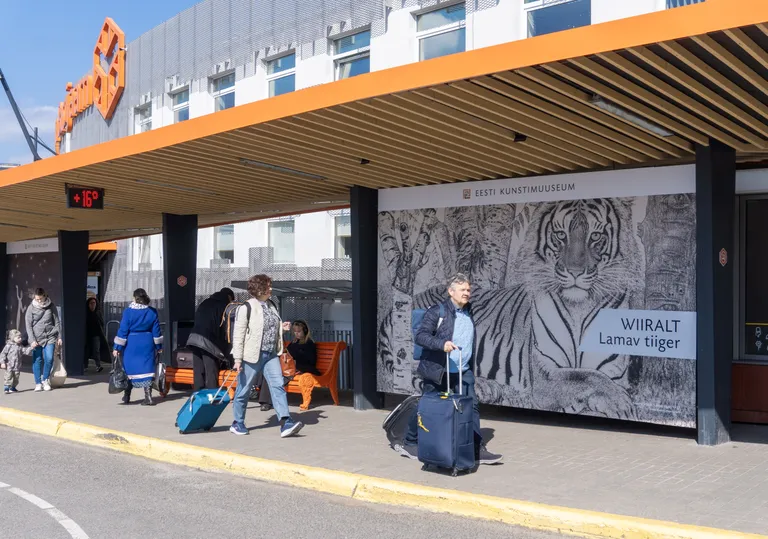 Reprod eesti kunsti klassikast Tallinna Bussijaamas