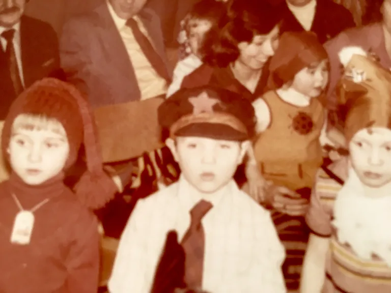 Juku-Kalle Raid lasteaia näärikarnevalil 1979. aastal miilitsana esinemas