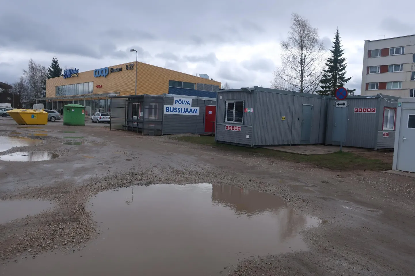 Ajutises bussijaamas lainetasid läinud nädala lõpus suured lombid.