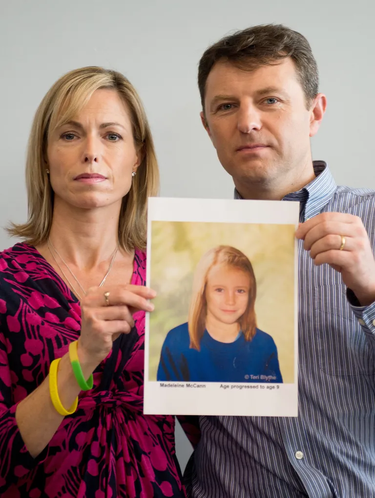 Kate ja Gerry McCann näitamas 2012 politsei arvutipilti oma tütrest Madeleine McCannist, milline ta võib vanemana välja näha.