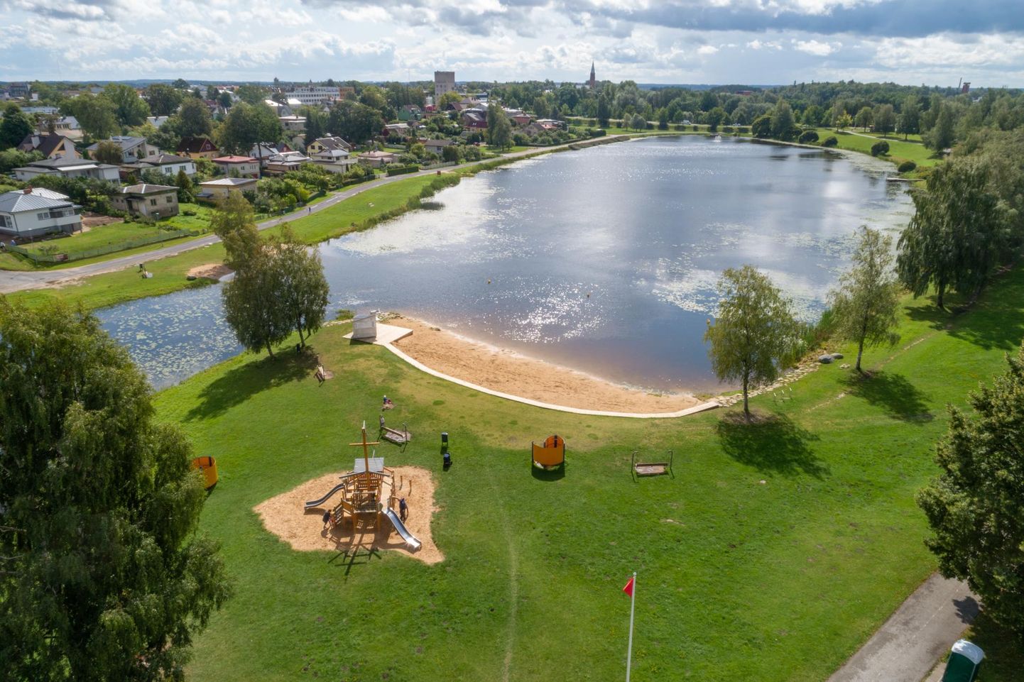 Tänavu suvel puhastati Viljandi kaasava eelarve raha eest Paala järve väike osa.