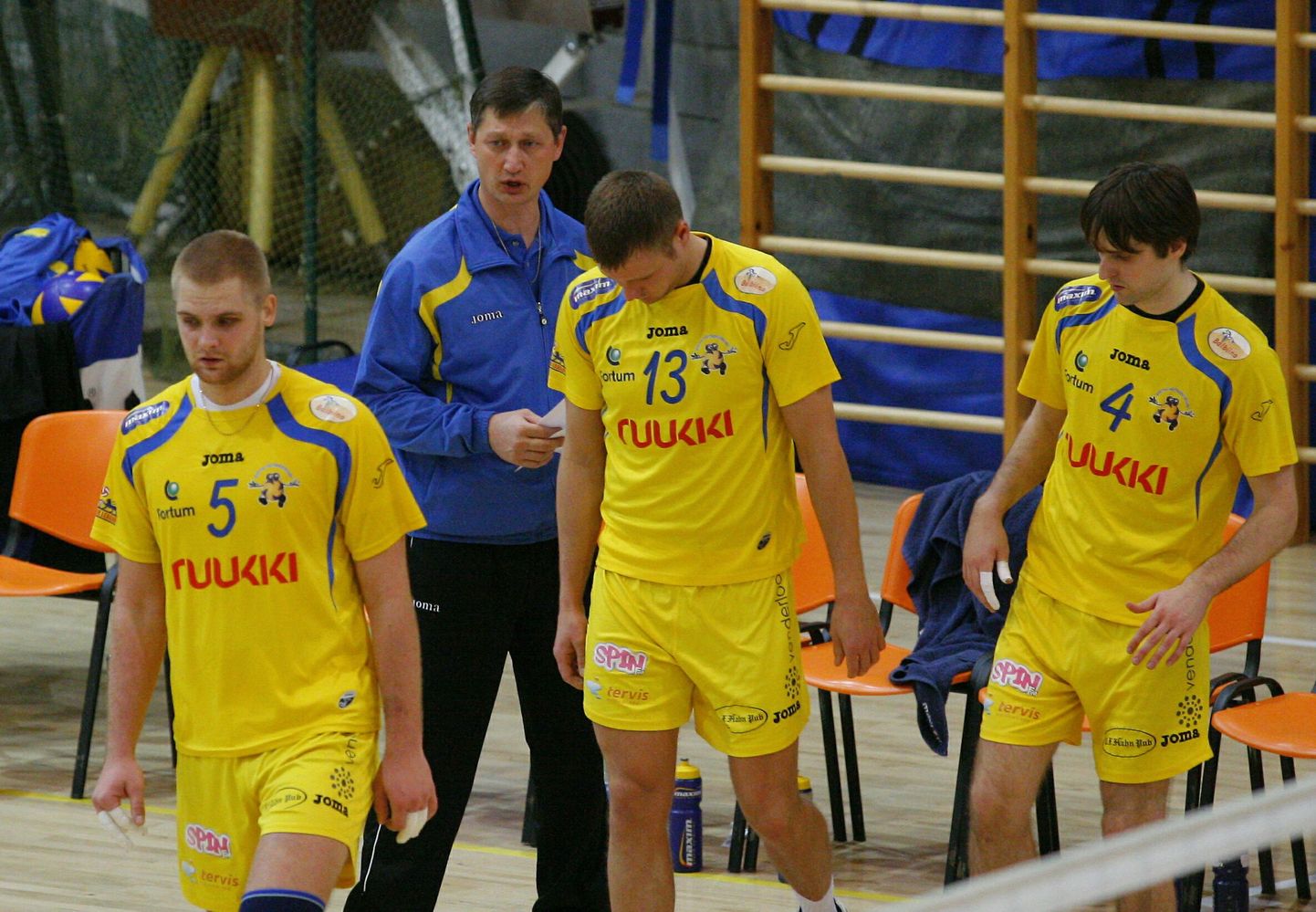 Pärnu võrkpalliklubi meeskond kaotas teise veerandfinaali, kuid tagas kahe mängu peale suurema arvu geimivõitudega pääsu Eesti-Läti ühisliiga nelja parema sekka.
