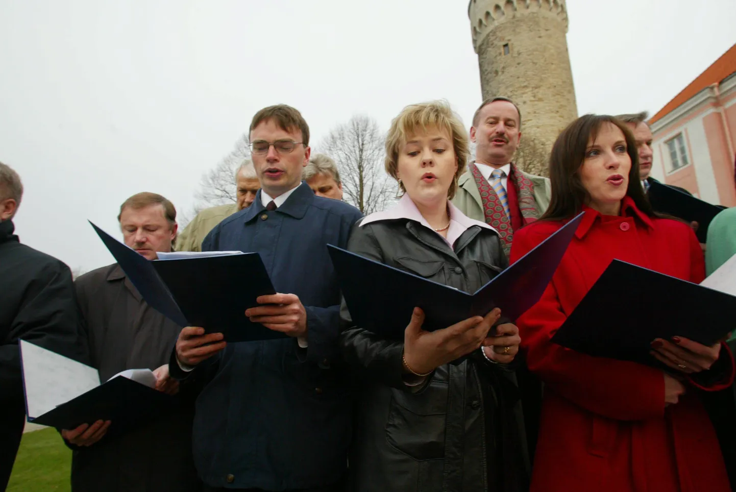 2004. aasta 1. mail esines esimest korda ka Toompea laulukoor.
