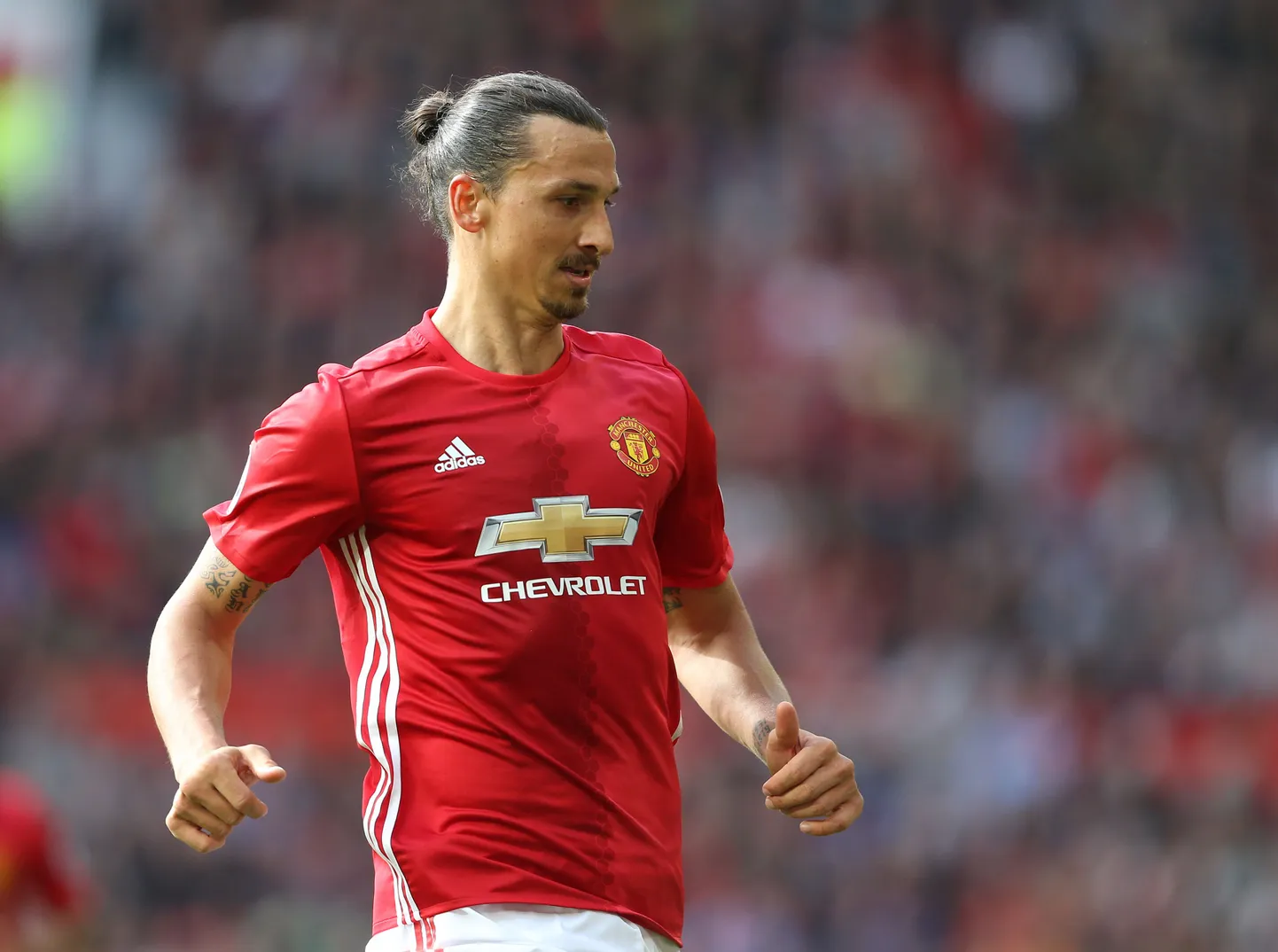 Zlatan Ibrahimovic Manchester Unitedi särgis.