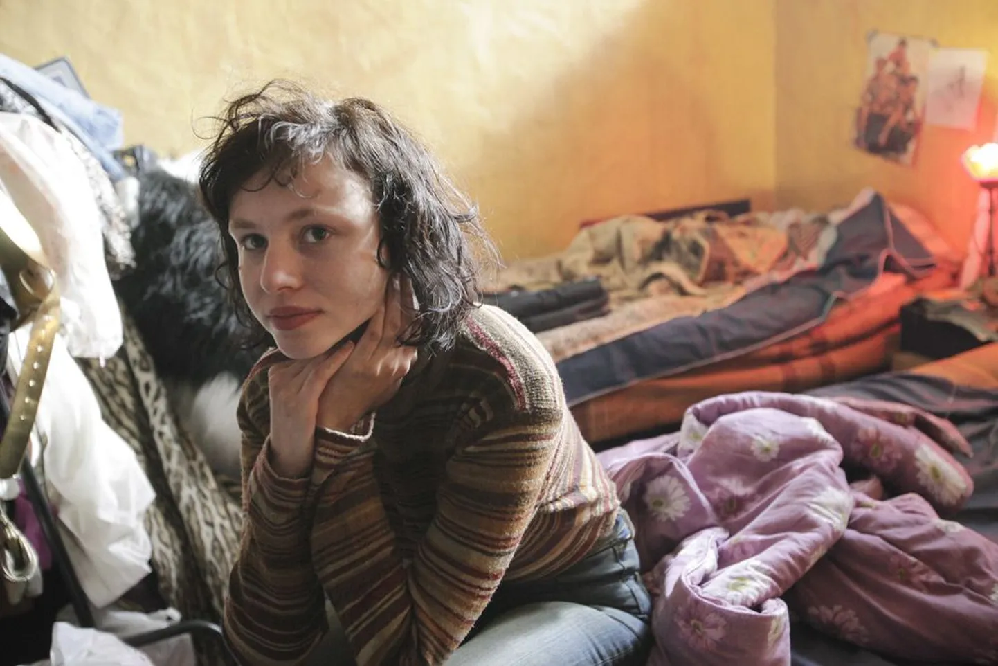 Lavakunstikooli tudeng Jaanika Arum saab «Puhastusega» filmiristsed. Linateoses kehastab ta Katjat.