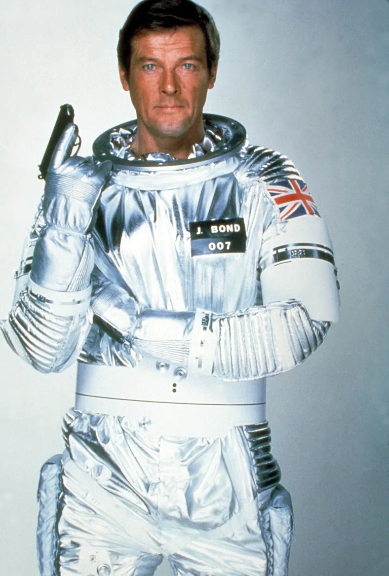 Roger Moore James Bondina