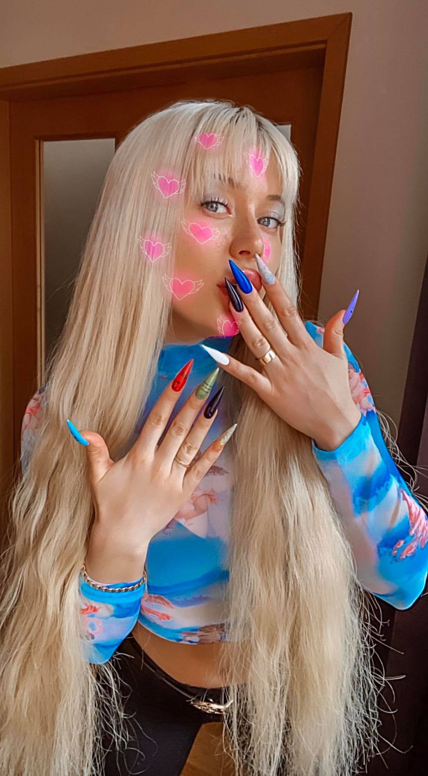 Алиша Аля Виноградова и ее ногти