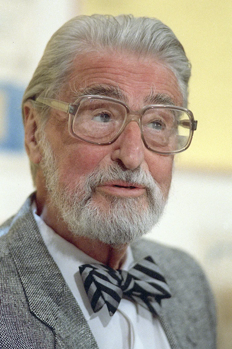 Theodor Seuss Geisel, kirjanikunimega  Dr. Seuss, 3.aprillil 1987. Dallases esinemas.
