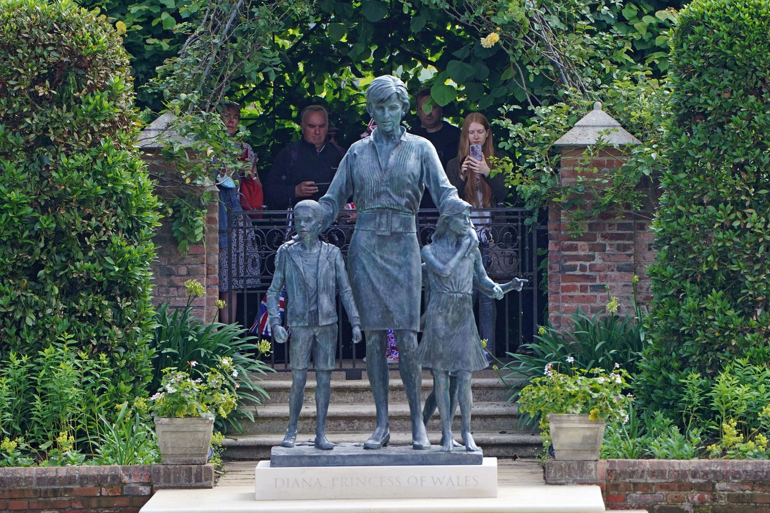 Printsess Diana kuju Kensingtoni palee aias