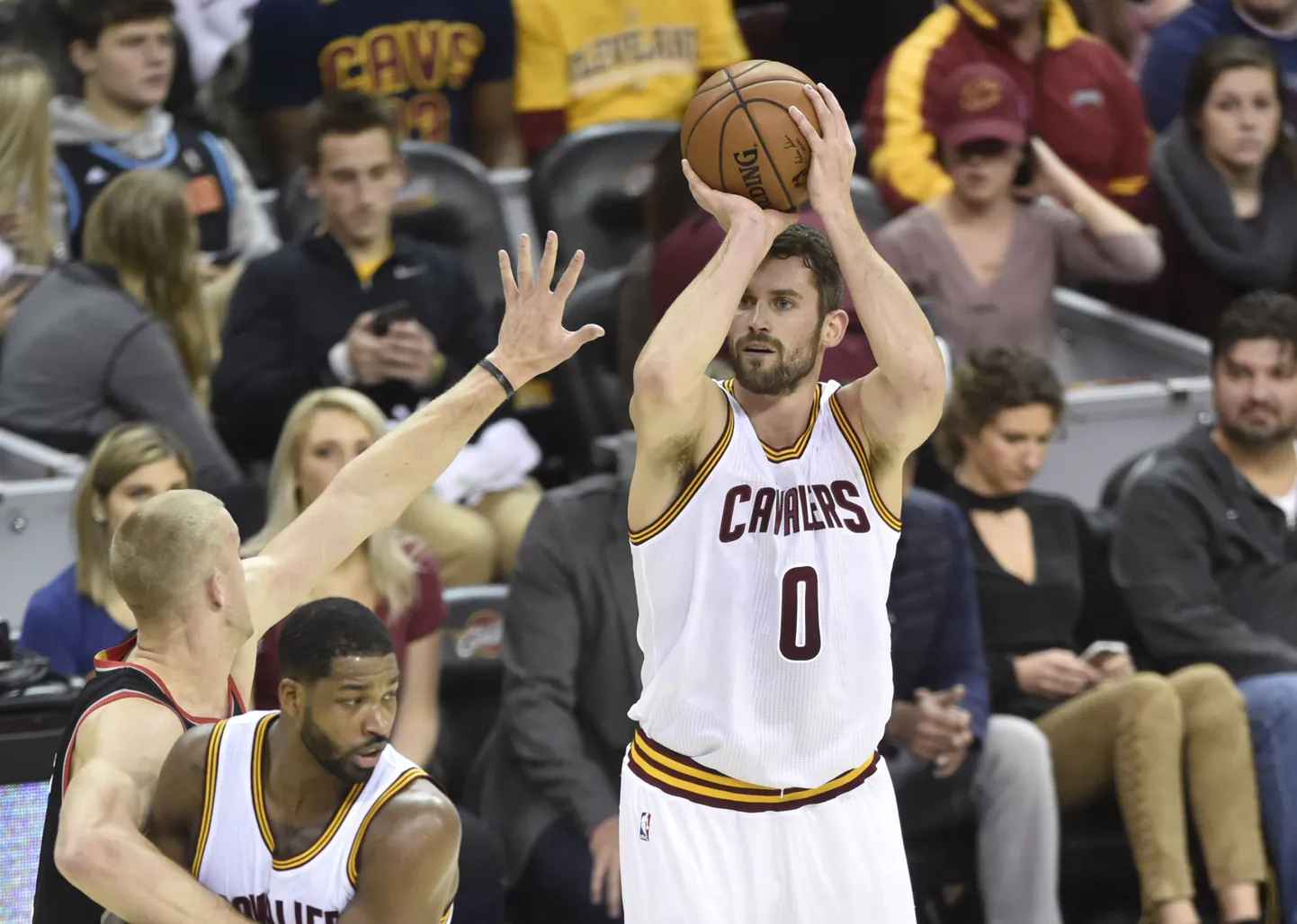 Kevin Love (paremal) tabamas järjekordset kolmepunktiviset.