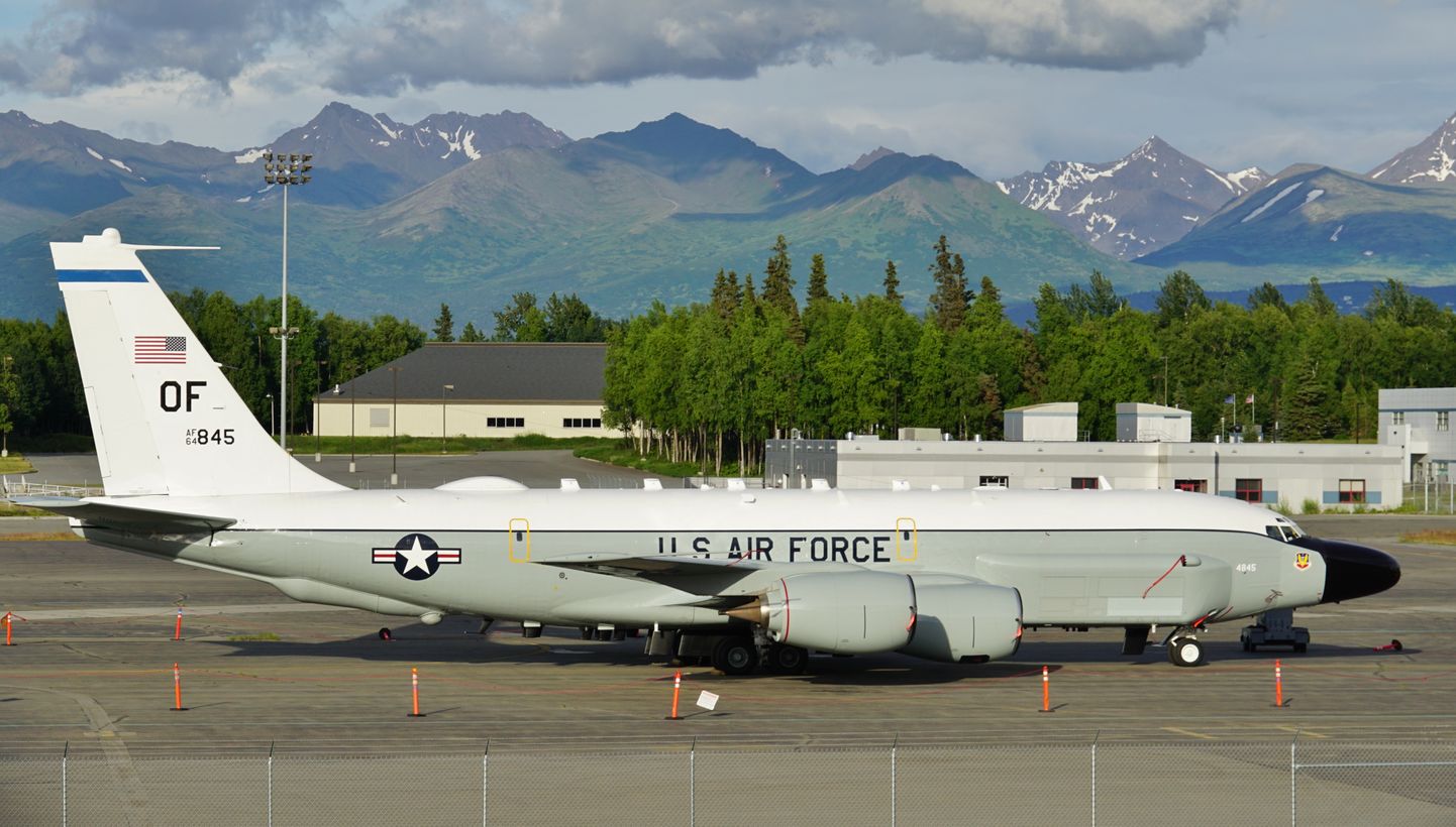 USA luurelennuk Boeing RC-135U Combat Sent Alaskal Anchorage'is Ted Stevensi rahvusvahelise lennujaama lennuväljal.