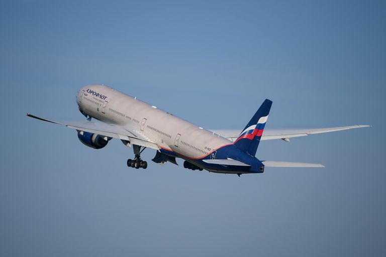 Venemaa lennufirma Aeroflot Boeing 777-300 tõusmas õhku Vladivostoki rahvusvahelise lennujaama lennuväljalt