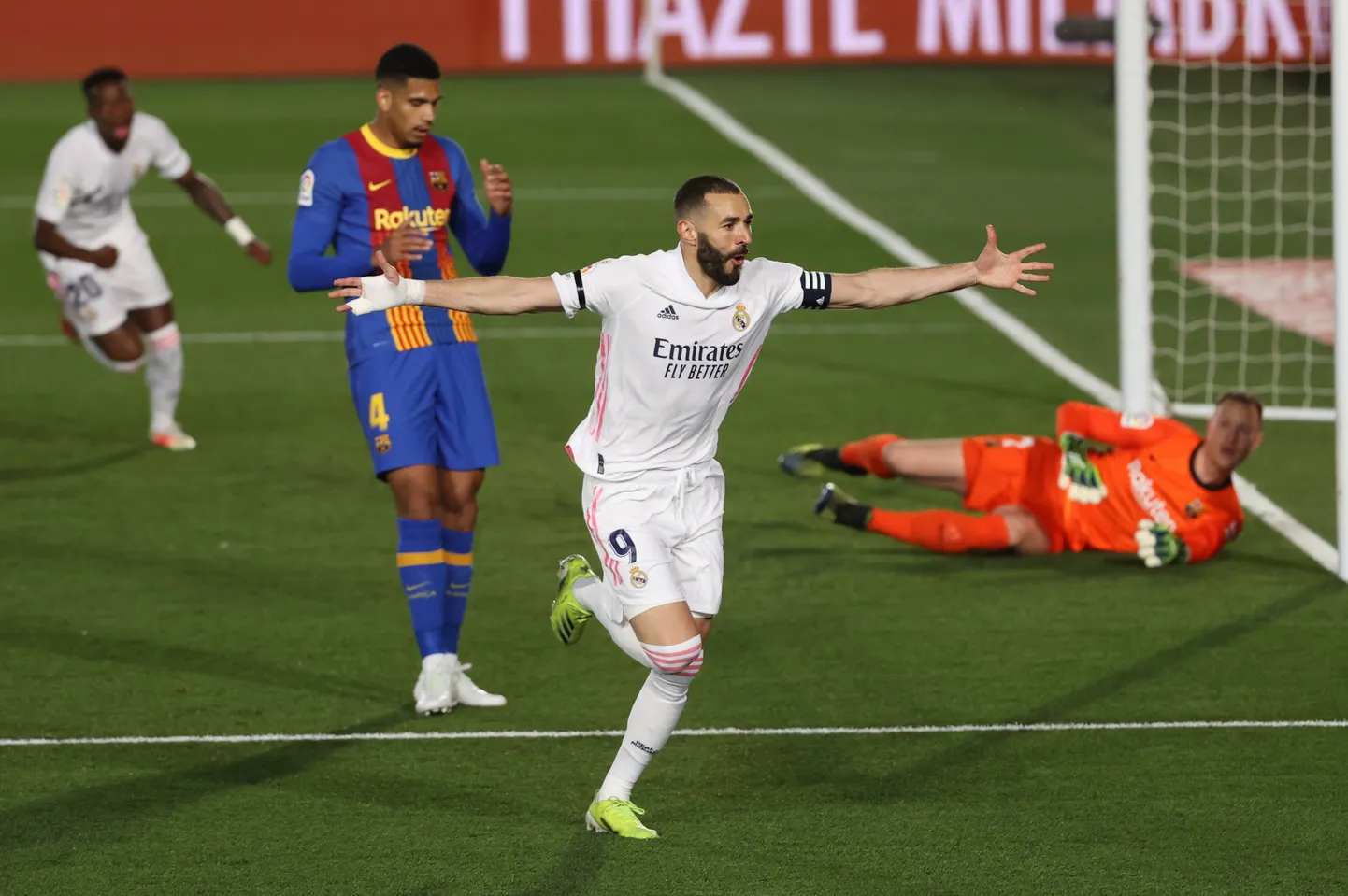 Karim Benzema lõi Barcelona vastu oma liigahooaja 19. tabamuse.