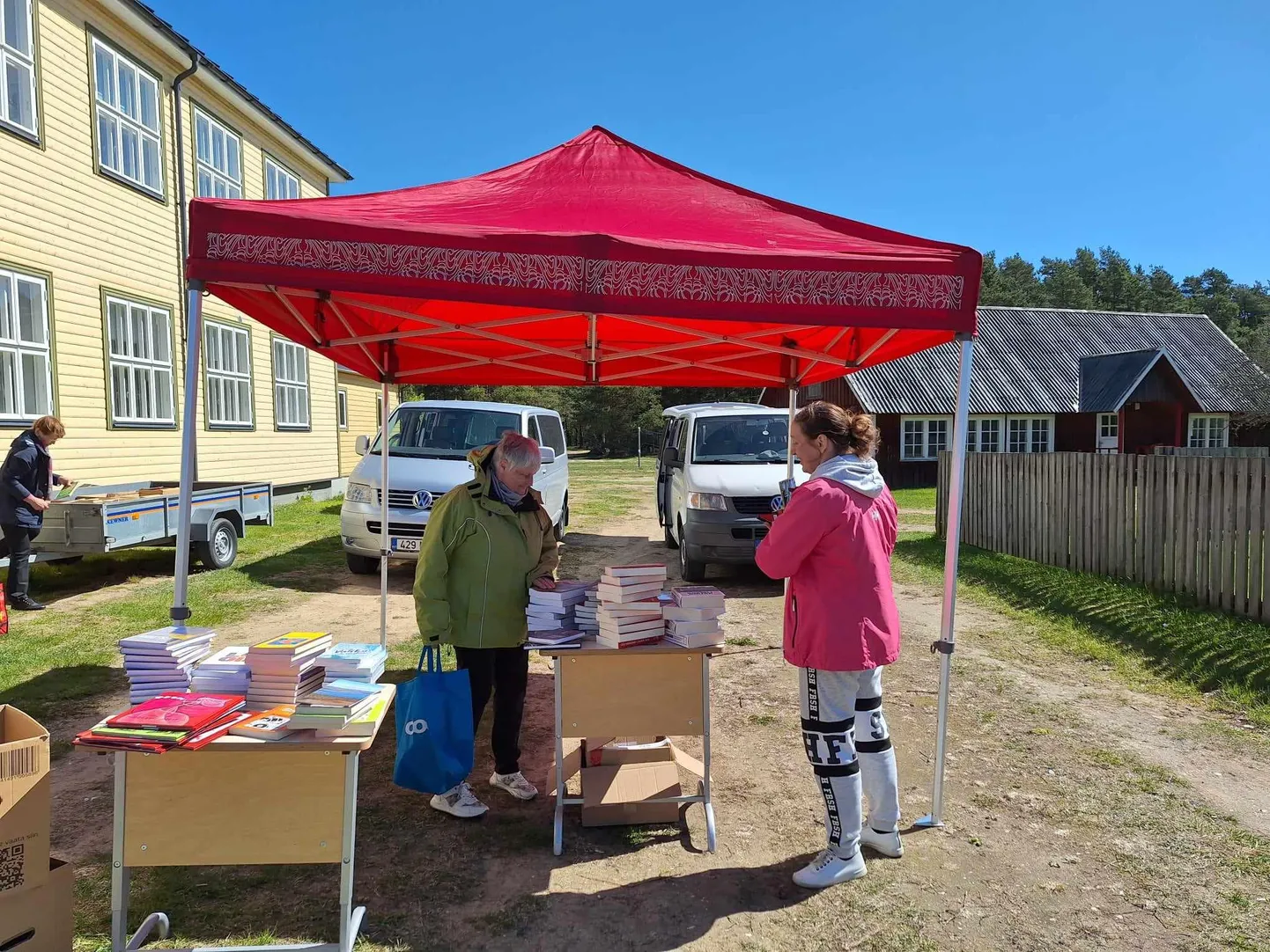 Aktsioon «Kingi raamatule uus elu» Vormsil.